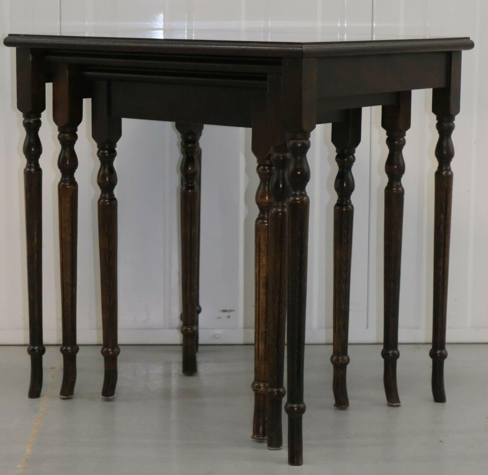 Gorgeous Brown Hardwood Nest of Tables on Fluted Legs In Good Condition For Sale In West Sussex, Pulborough