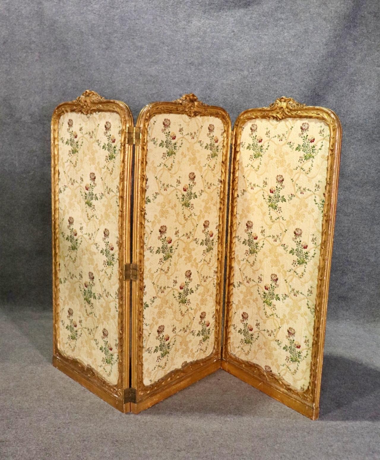 Early 20th Century Gorgeous Carved Giltwood French Three Panel Aubusson Louis XV Dressing Screen
