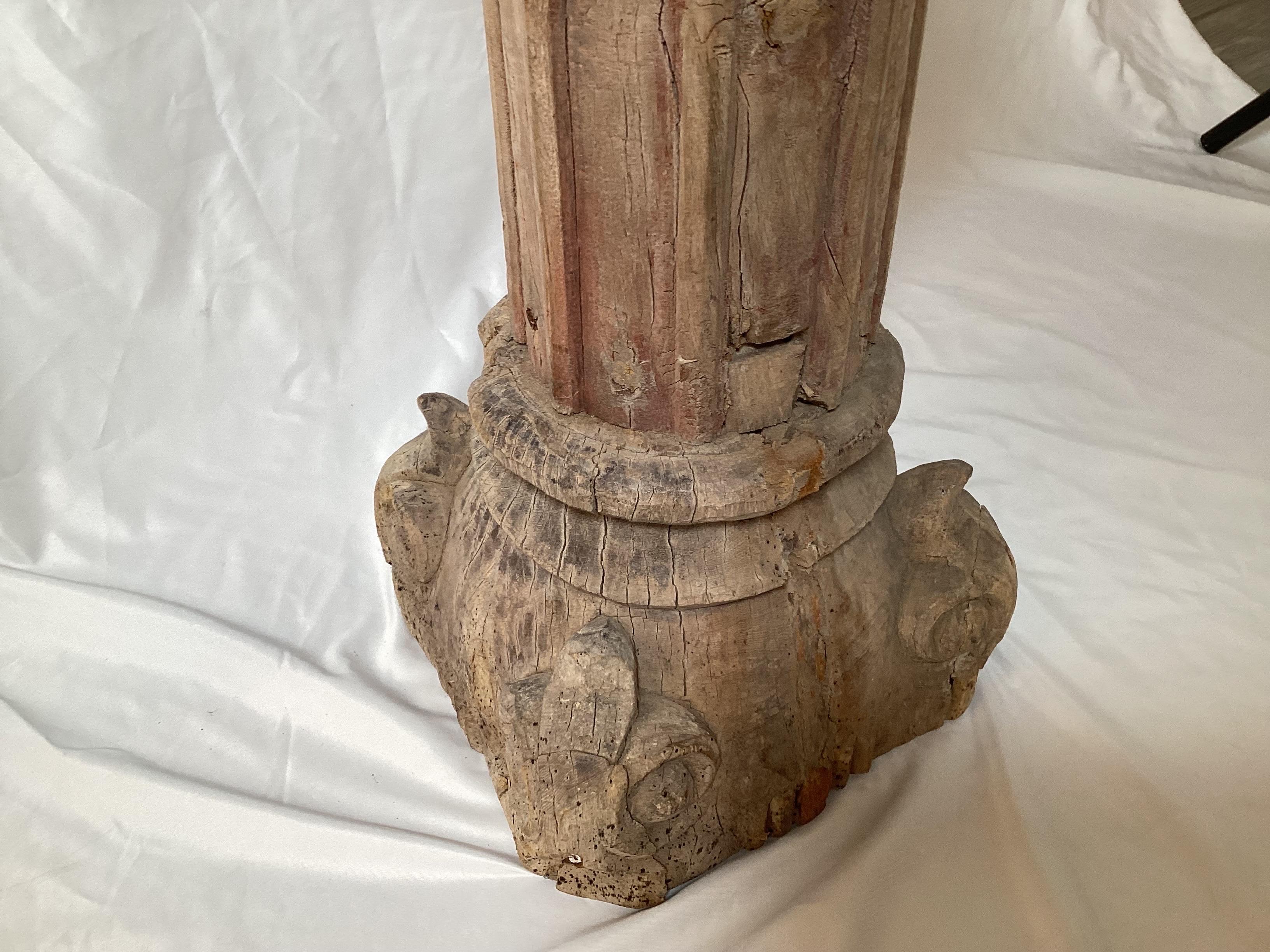 Gorgeous Carved Wooden Ionic Corinthian Column In Good Condition In Lambertville, NJ