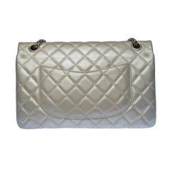Gorgeous Chanel 2.55 double flap shoulder bag in silver quilted leather, SHW