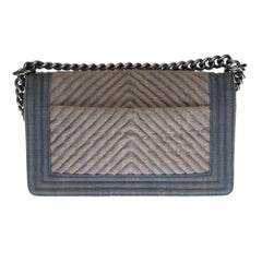 Splendida borsa a tracolla Chanel Boy Old Medium in denim blu, finiture in rutenio