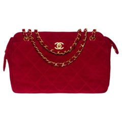 Gorgeous Chanel Camera shoulder bag in red suede, GHW