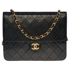 Gorgeous Chanel Classic flap shoulder bag in black quilted lambskin, GHW