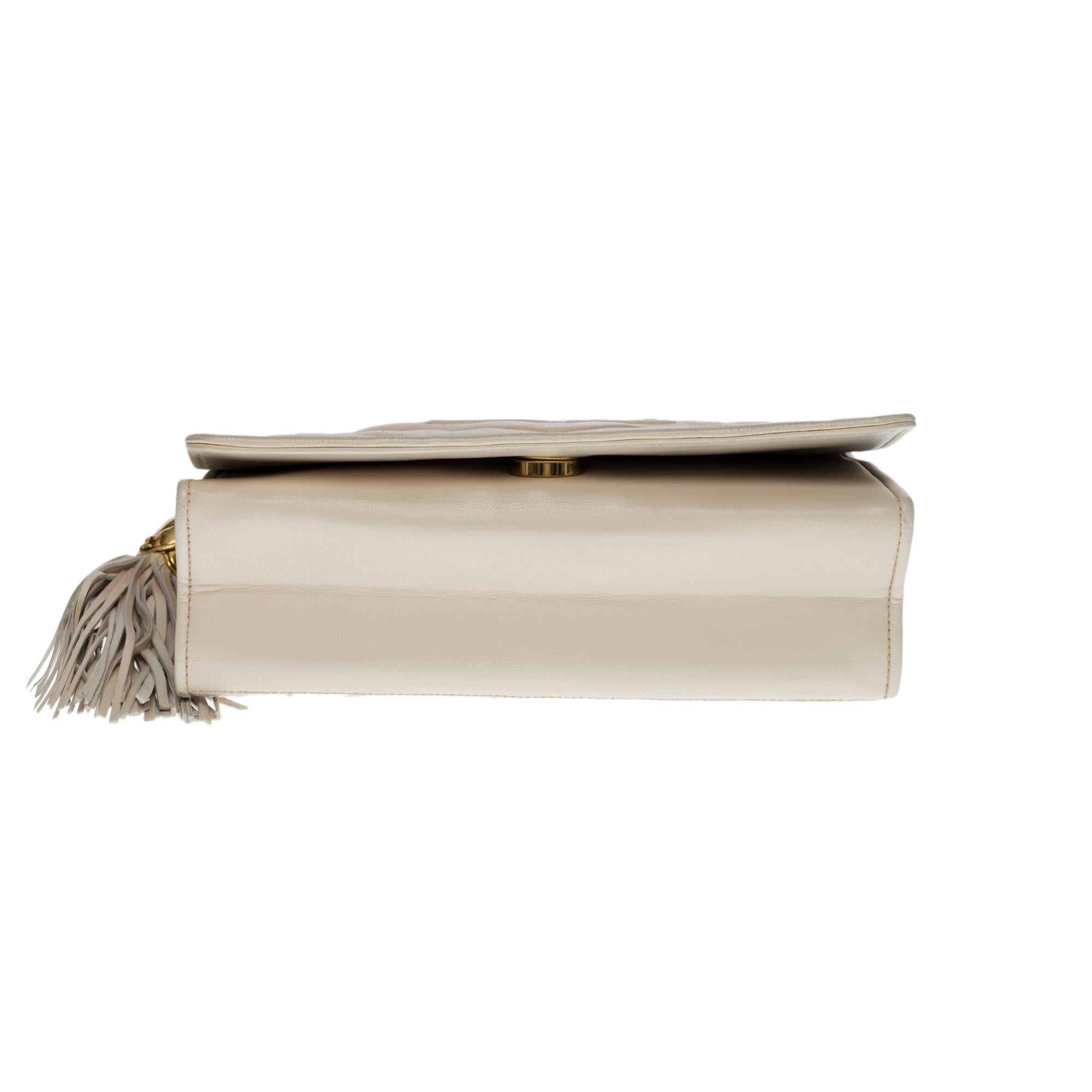 Wunderschöne Chanel Classic Full Flap Umhängetasche aus weiß gestepptem Lammfell GHW 1