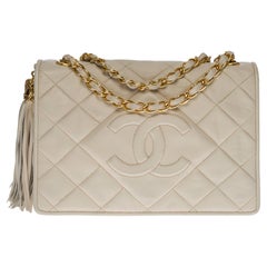 Wunderschöne Chanel Classic Full Flap Umhängetasche aus weiß gestepptem Lammfell GHW