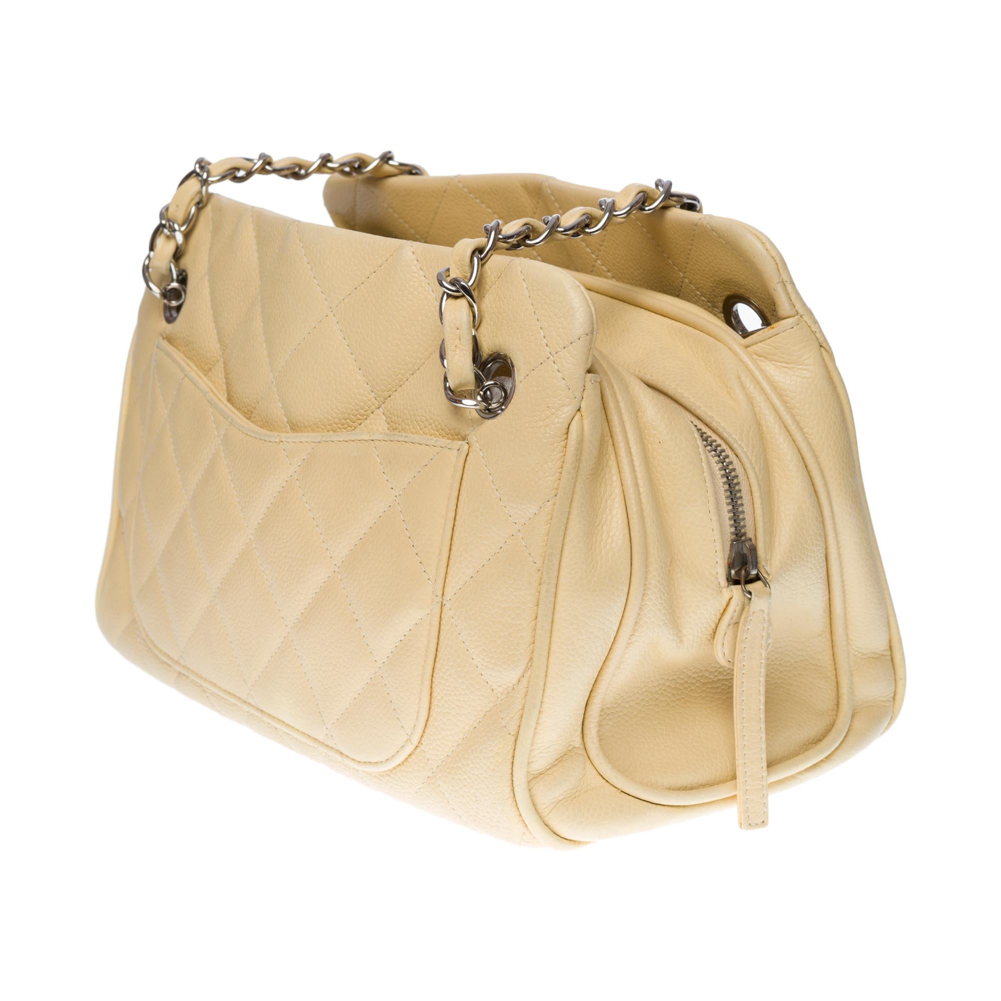 Gorgeous Chanel Classic shoulder bag in beige caviar quilted leather, SHW In Good Condition In Paris, IDF