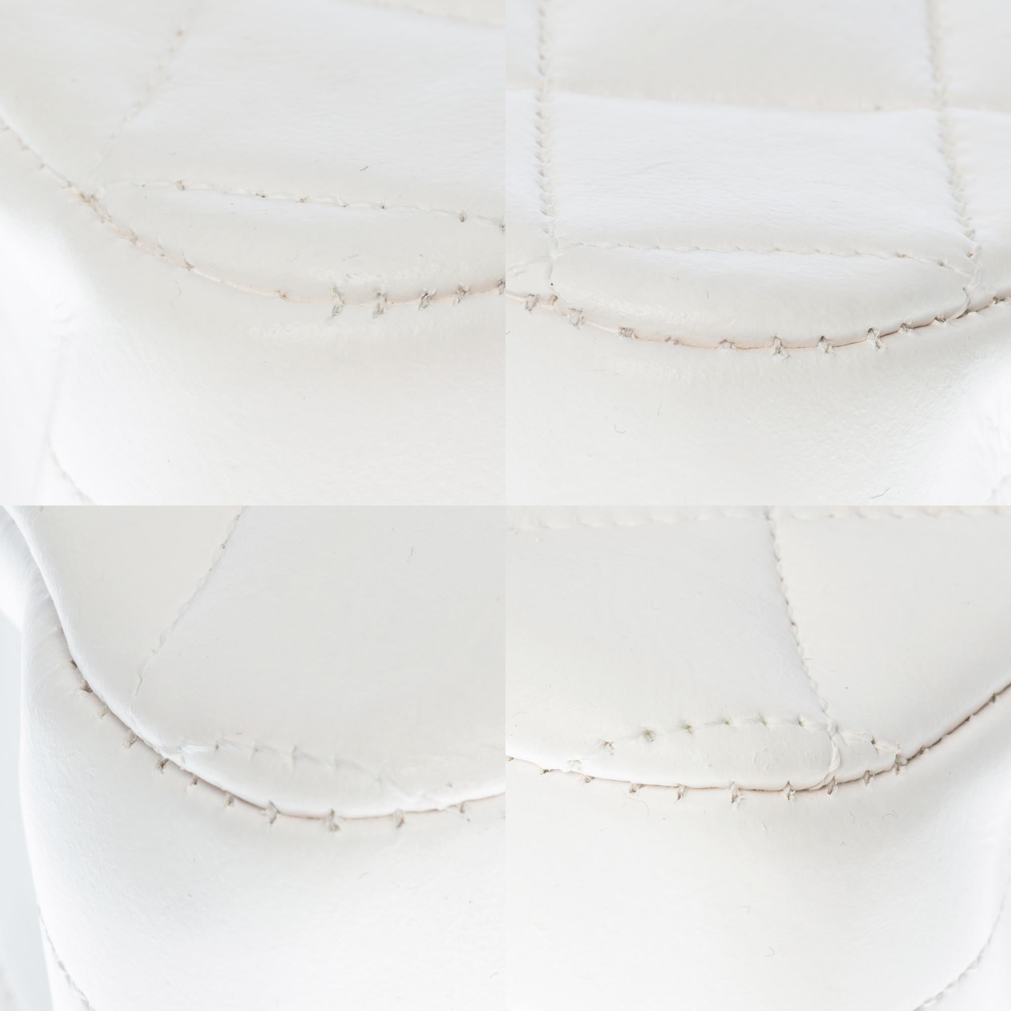 Gorgeous Chanel Classic Shoulder bag in White quilted leather with gold hardware 5
