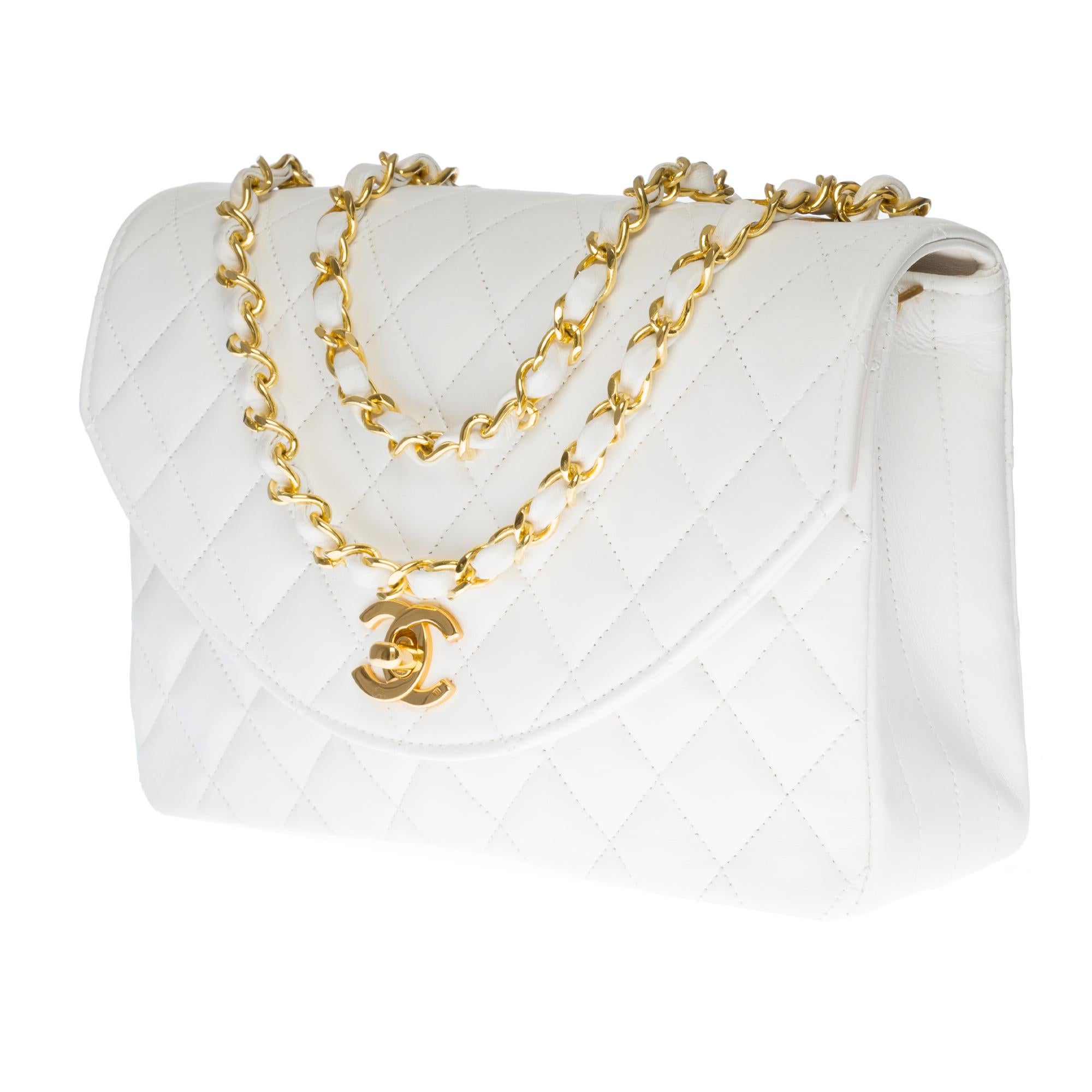 Gray Gorgeous Chanel Classic Shoulder bag in White quilted leather with gold hardware