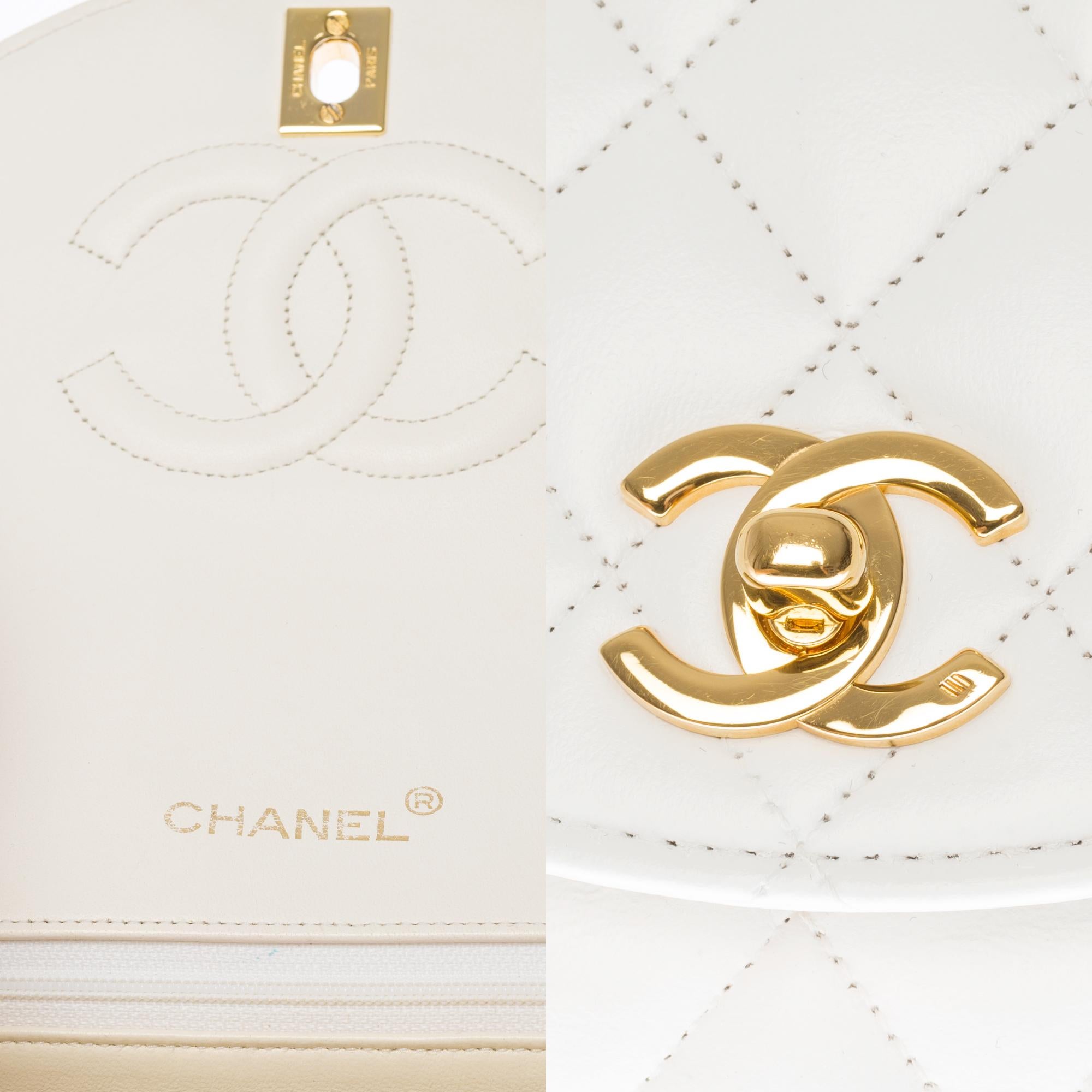 Women's Gorgeous Chanel Classic Shoulder bag in White quilted leather with gold hardware