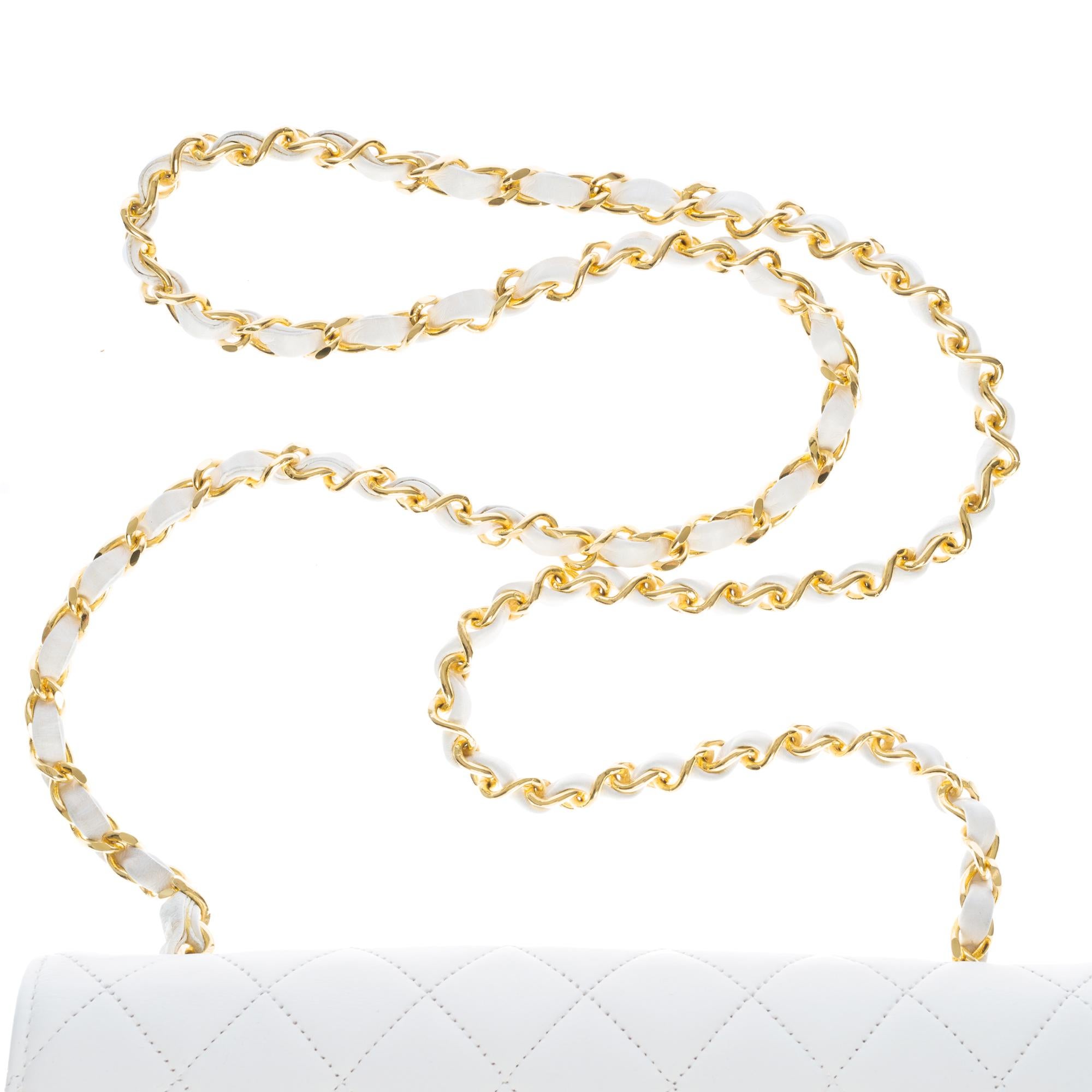 Gorgeous Chanel Classic Shoulder bag in White quilted leather with gold hardware 3