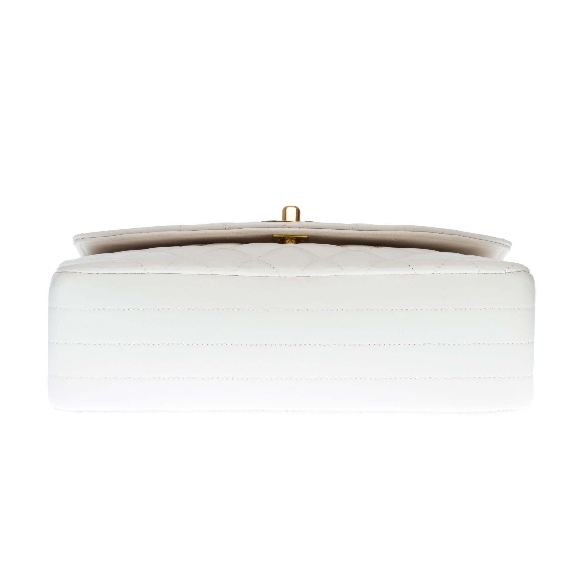 Gorgeous Chanel Classic Shoulder bag in White quilted leather with gold hardware 4