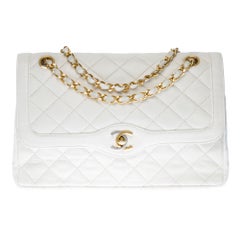 Gorgeous Chanel Classic Shoulder bag in White quilted leather with gold hardware Gorgeous Chanel Classic Shoulder bag in White quilted leather with gold hardware