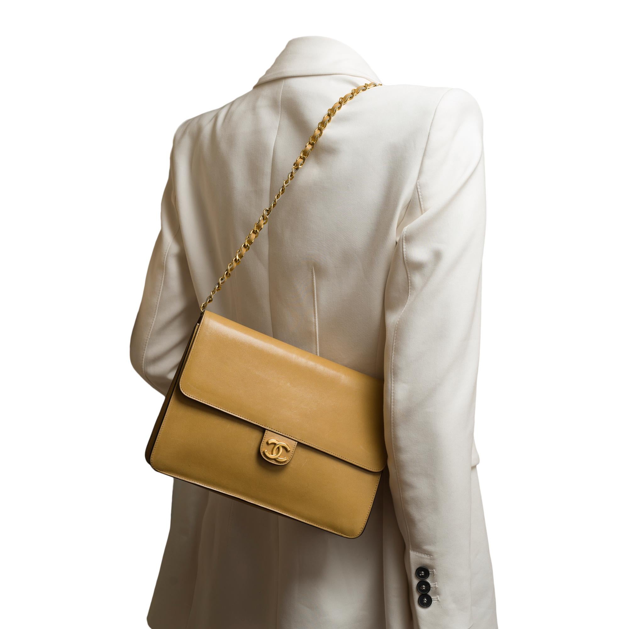 Gorgeous Chanel Classic shoulder flap bag in beige box calfskin leather, GHW For Sale 8