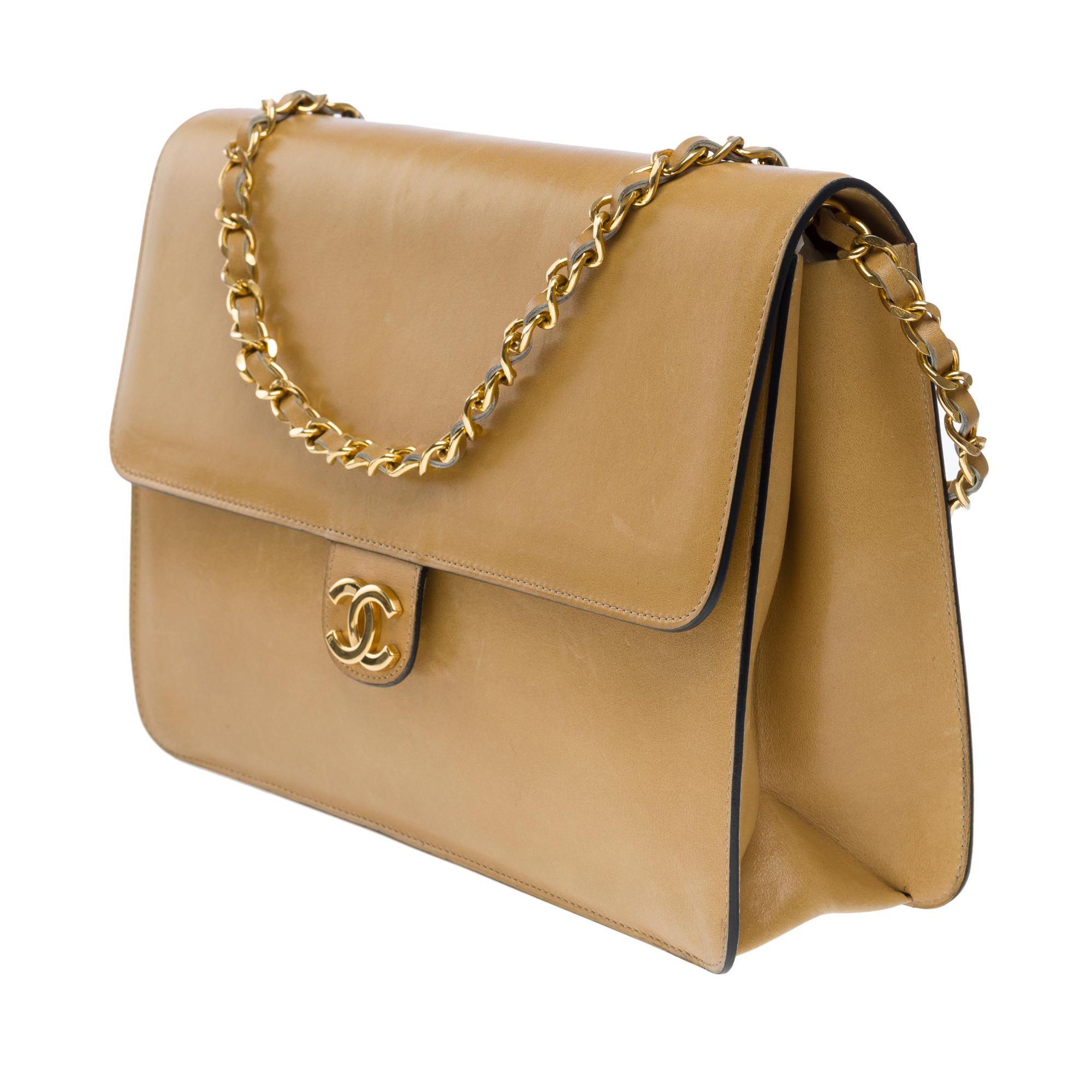 Women's Gorgeous Chanel Classic shoulder flap bag in beige box calfskin leather, GHW For Sale
