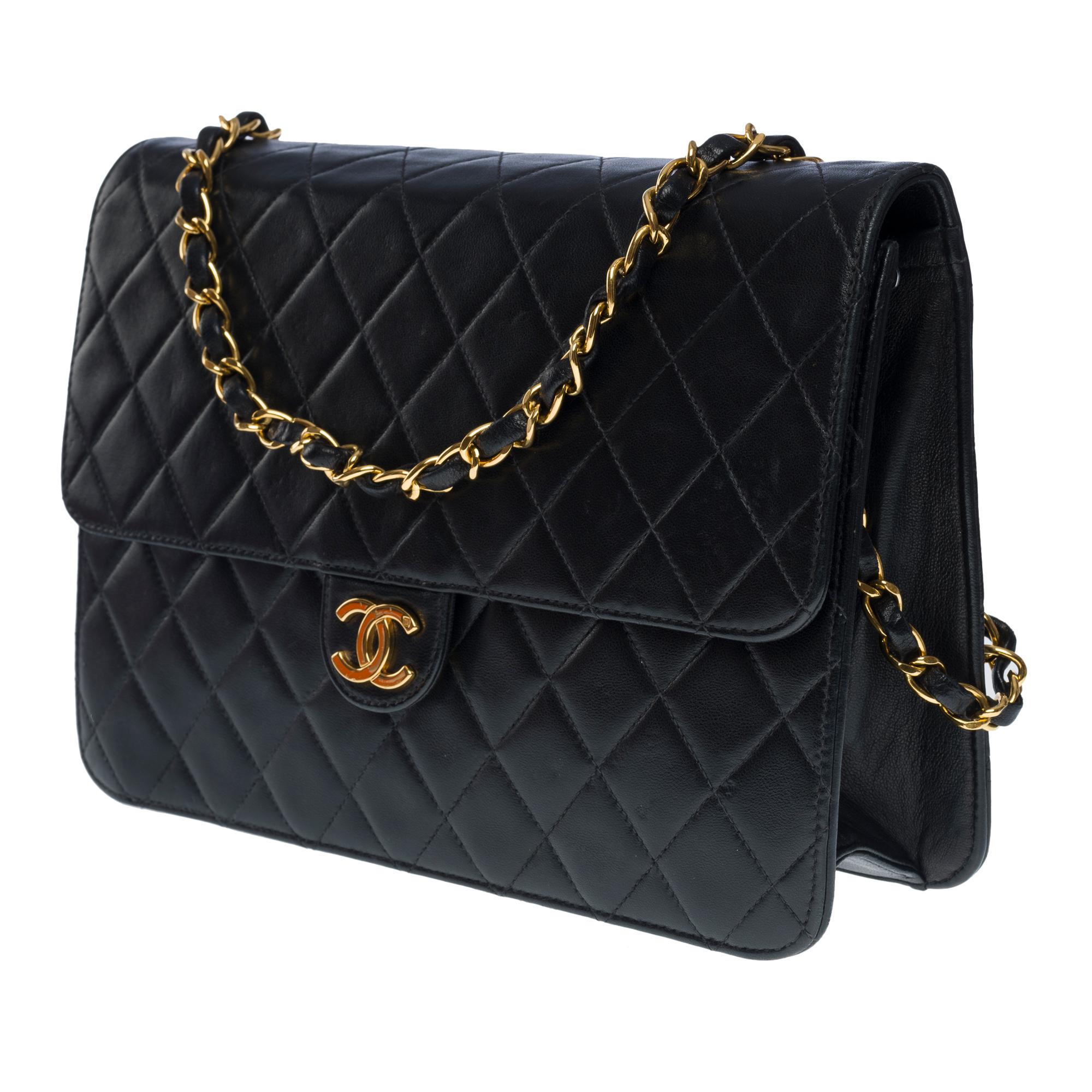 Women's Gorgeous Chanel Classic shoulder flap bag in black quilted lambskin leather, GHW
