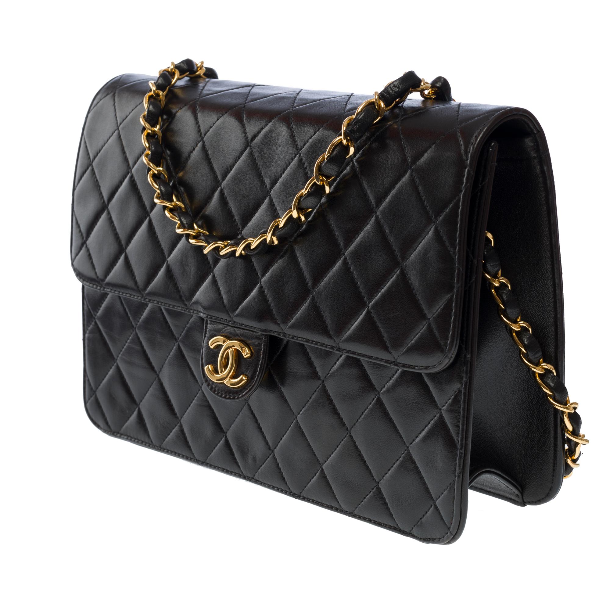 Women's Gorgeous Chanel Classic shoulder flap bag in black quilted lambskin leather, GHW