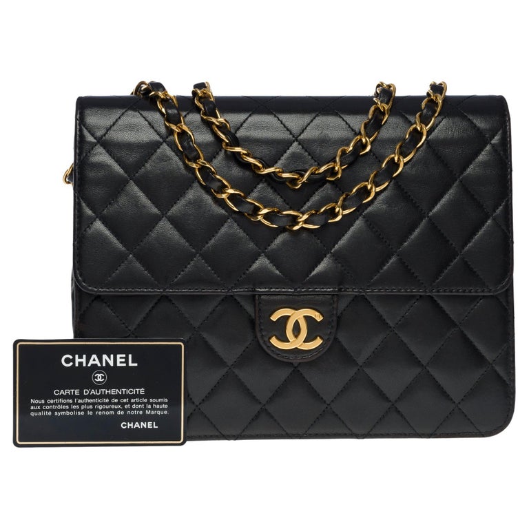 Chanel Classic shoulder flap bag in black quilted lambskin