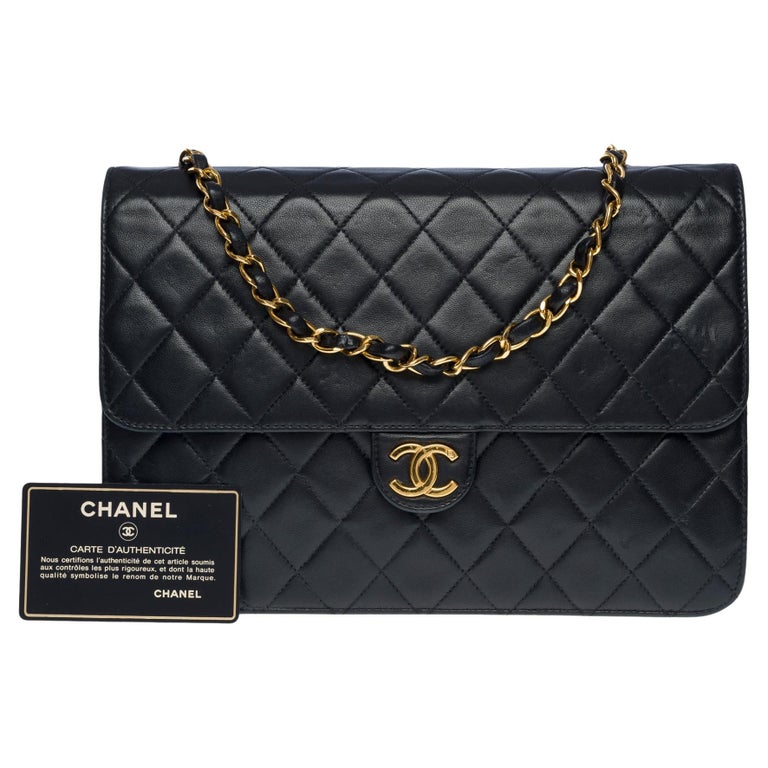 Gorgeous Chanel Classic shoulder flap bag in black quilted lambskin  leather, GHW For Sale at 1stDibs