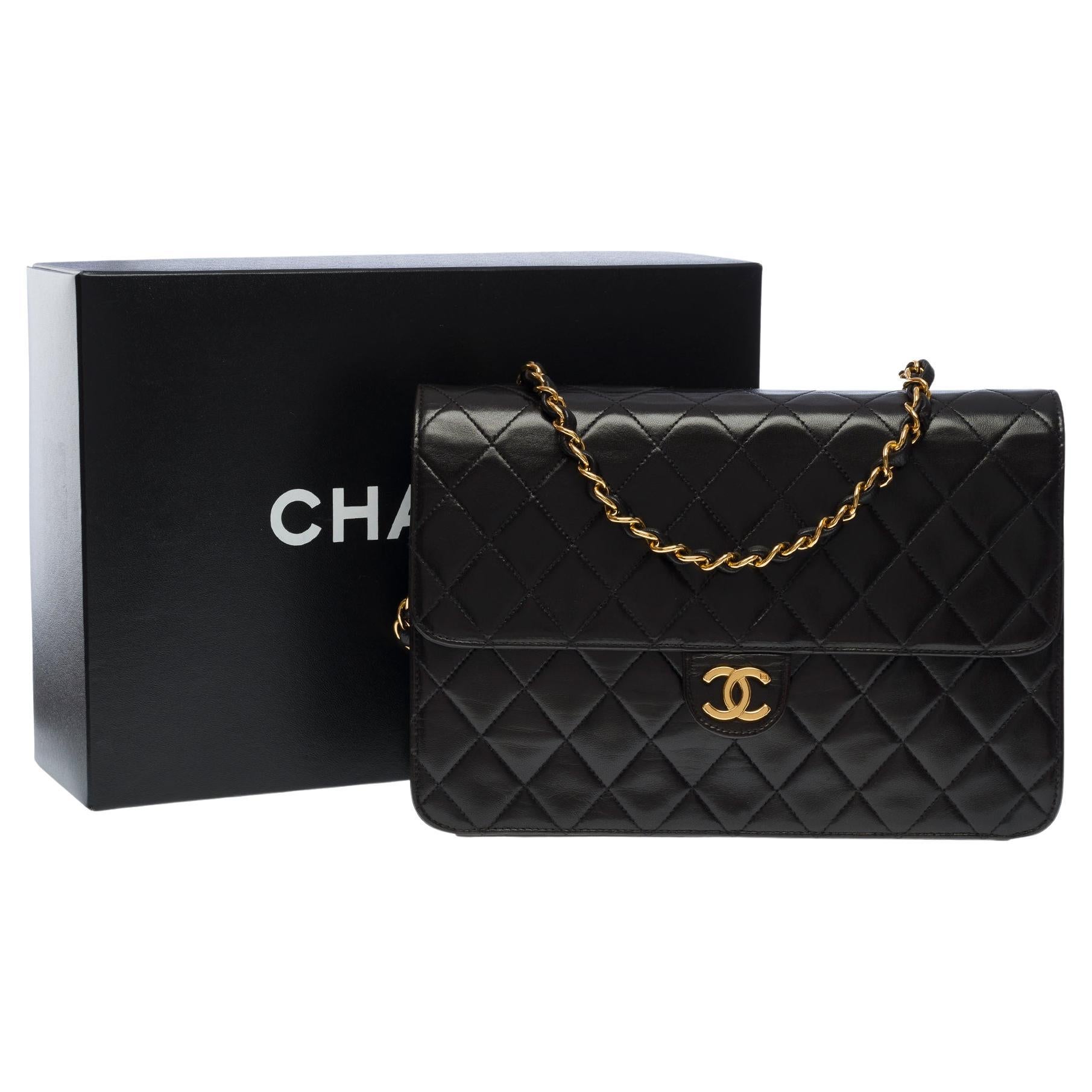 Gorgeous Chanel Classic shoulder flap bag in black quilted