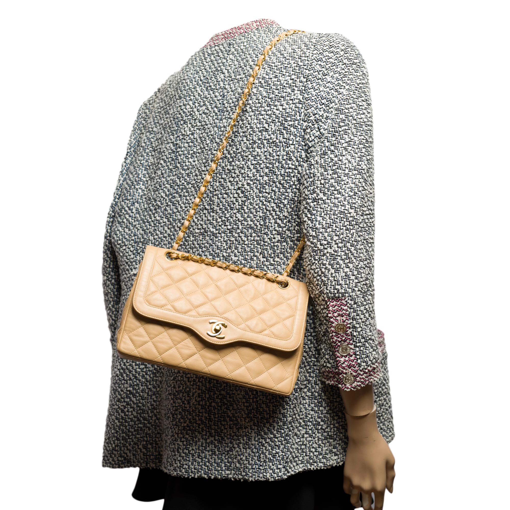 Magnifique sac à bandoulière Diana à double rabat en cuir d'agneau matelassé beige de Chanel en vente 7