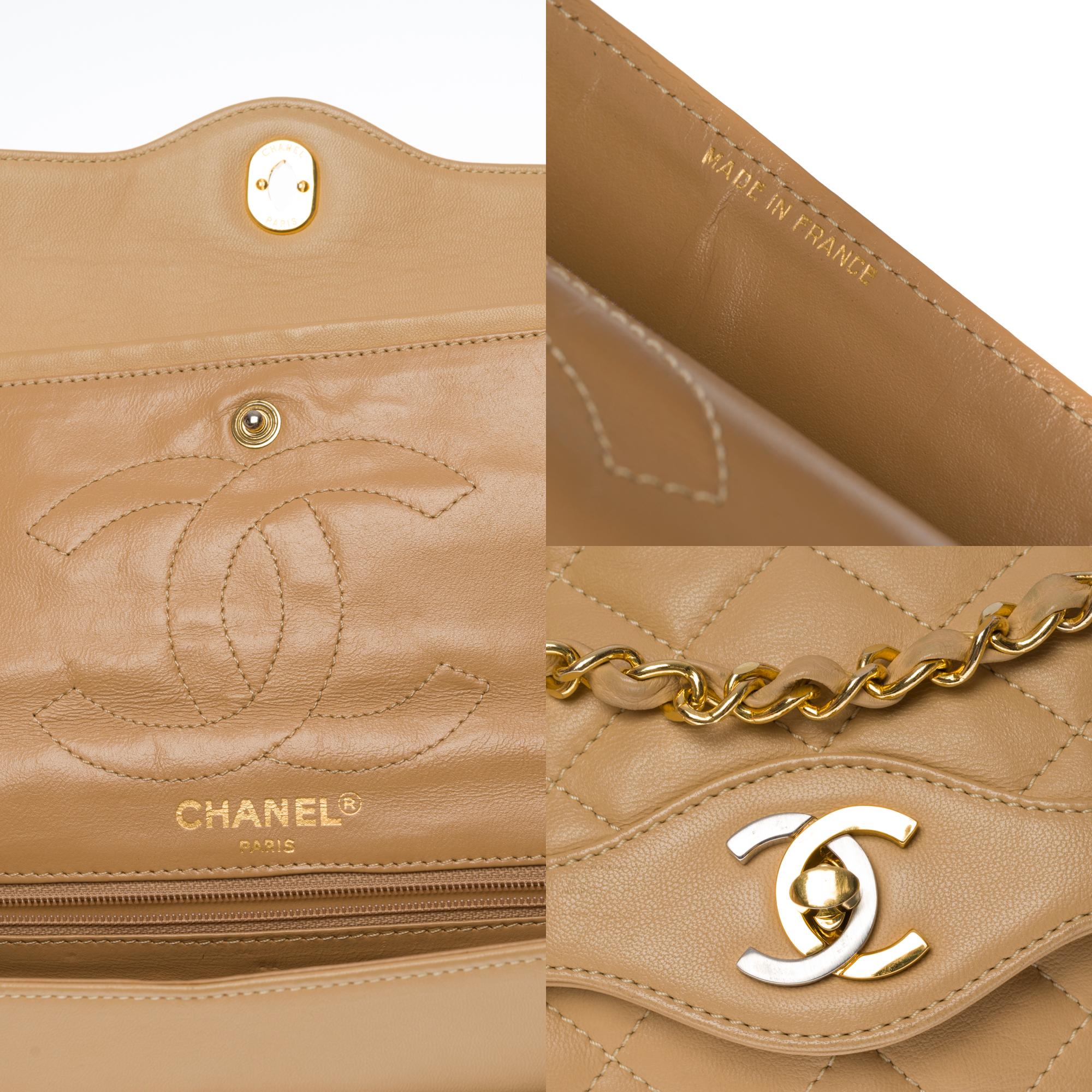 Gorgeous Chanel Diana double flap shoulder bag in beige quilted lambskin, GHW In Good Condition In Paris, IDF