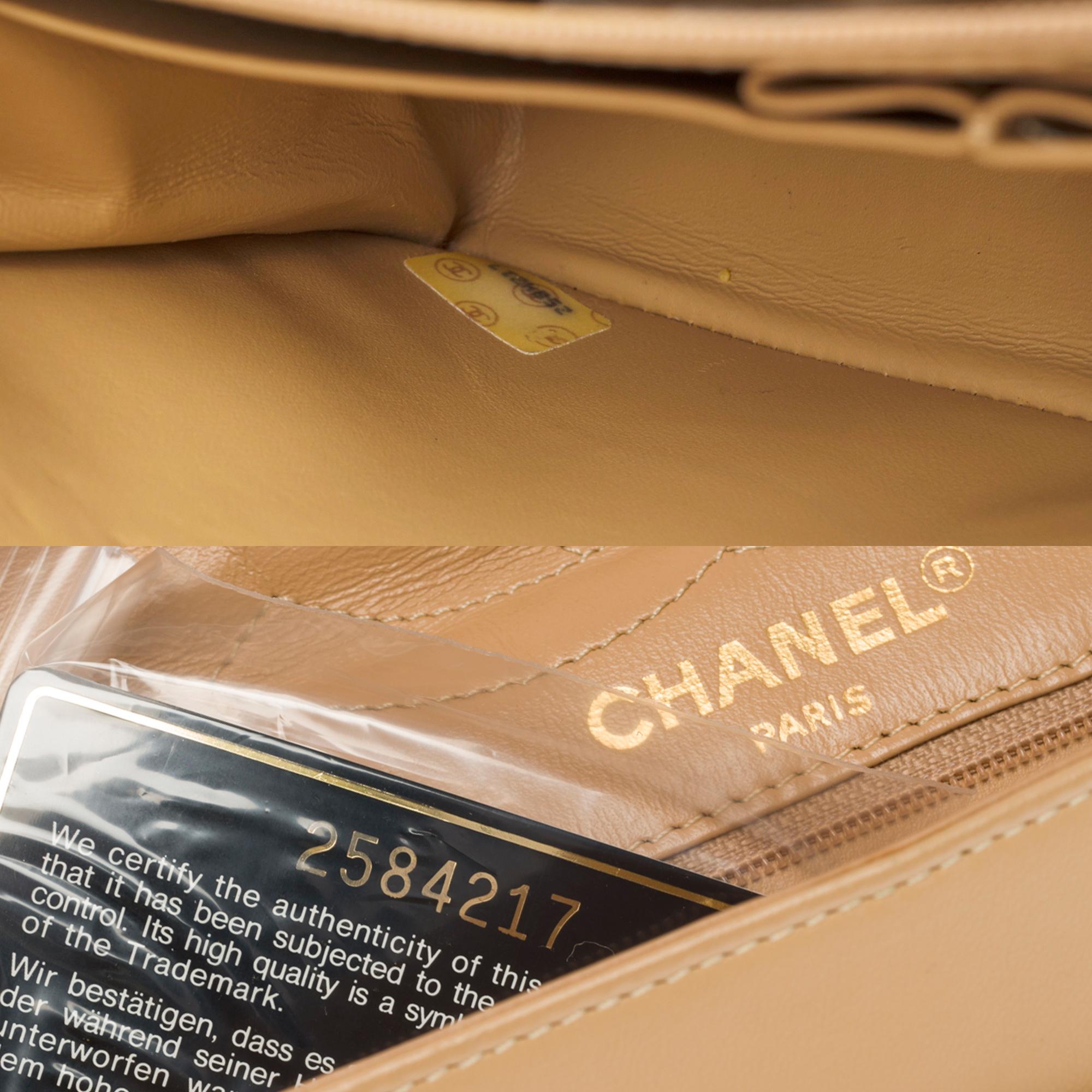 Wunderschöne Chanel Diana Umhängetasche mit doppelter Klappe aus beigem gestepptem Lammfell, GHW im Angebot 2