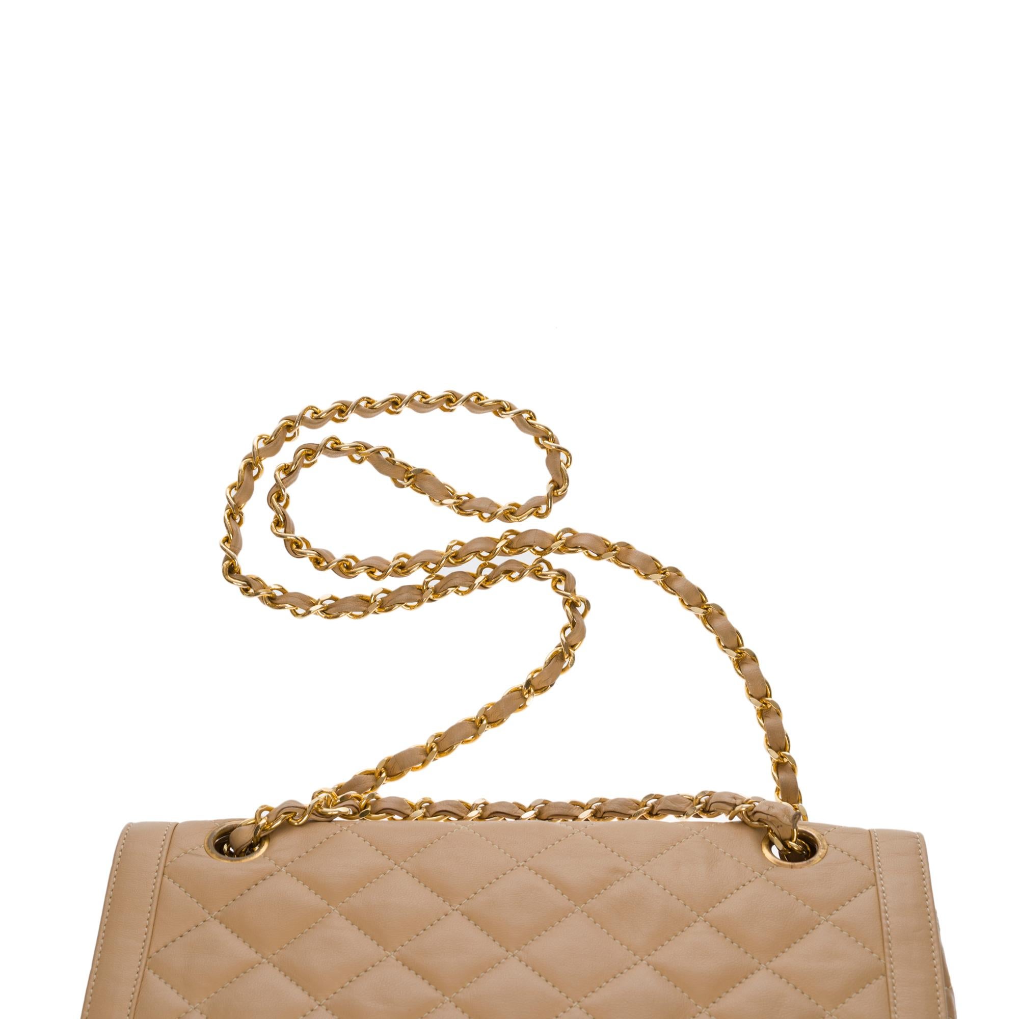 Wunderschöne Chanel Diana Umhängetasche mit doppelter Klappe aus beigem gestepptem Lammfell, GHW im Angebot 4