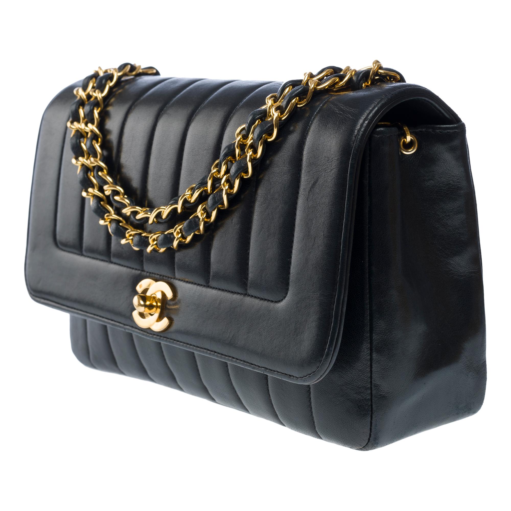 Gorgeous Chanel Diana Shoulder Flap bag in black quilted lambskin leather, GHW In Good Condition For Sale In Paris, IDF