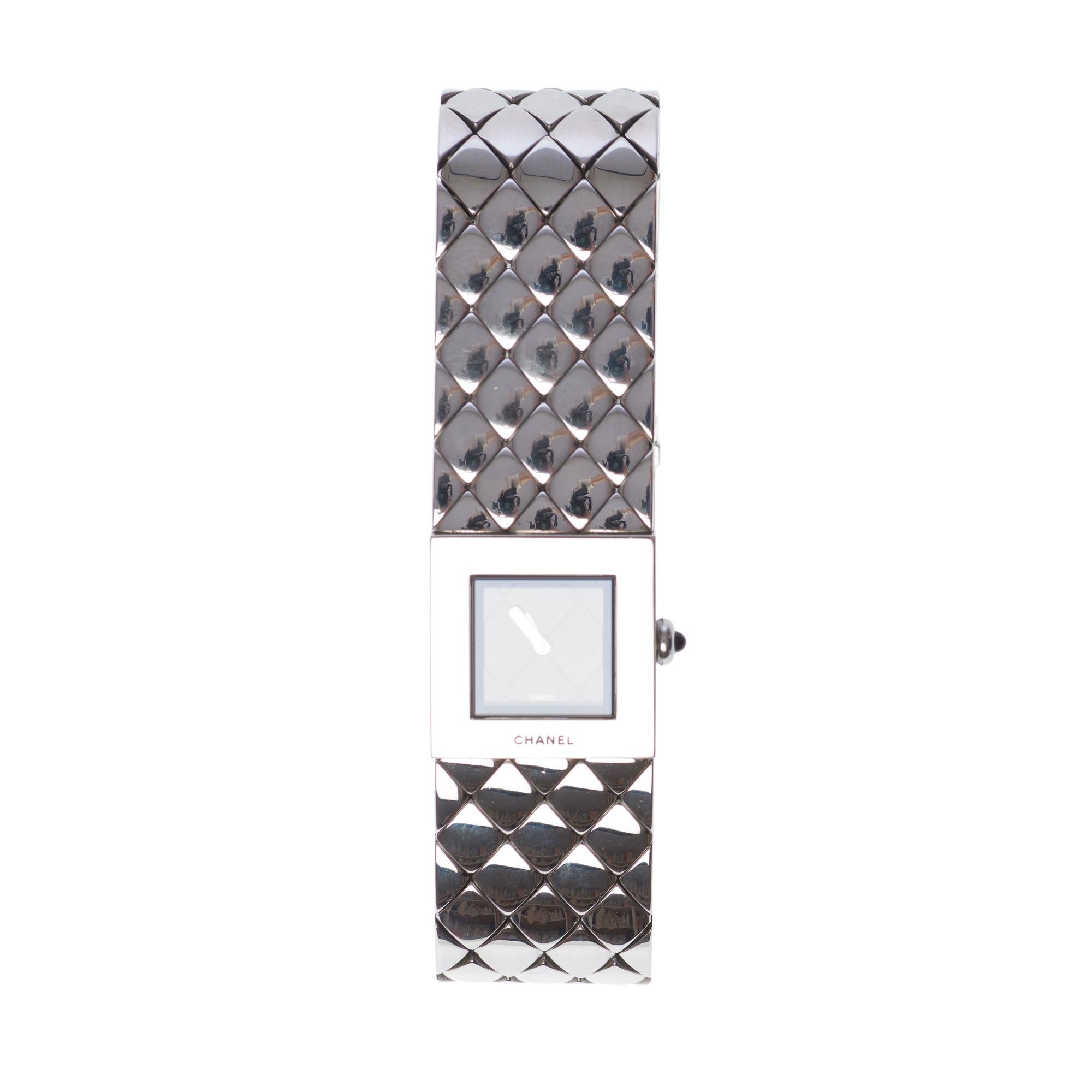 Gorgeous Chanel Matelassé wristwatch in steel In Good Condition For Sale In Paris, IDF