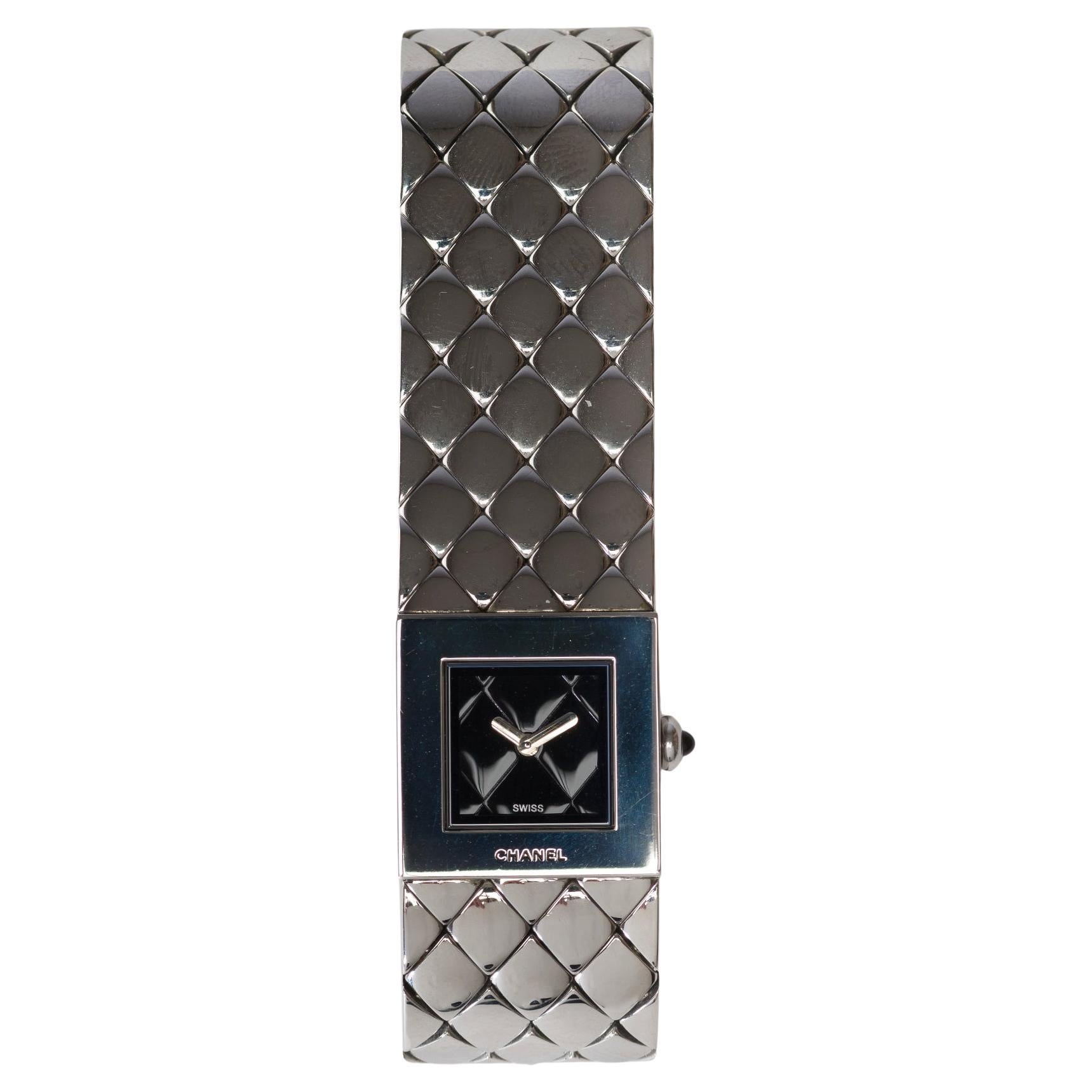 Wunderschöne Chanel Matelassé-Armbanduhr aus Stahl