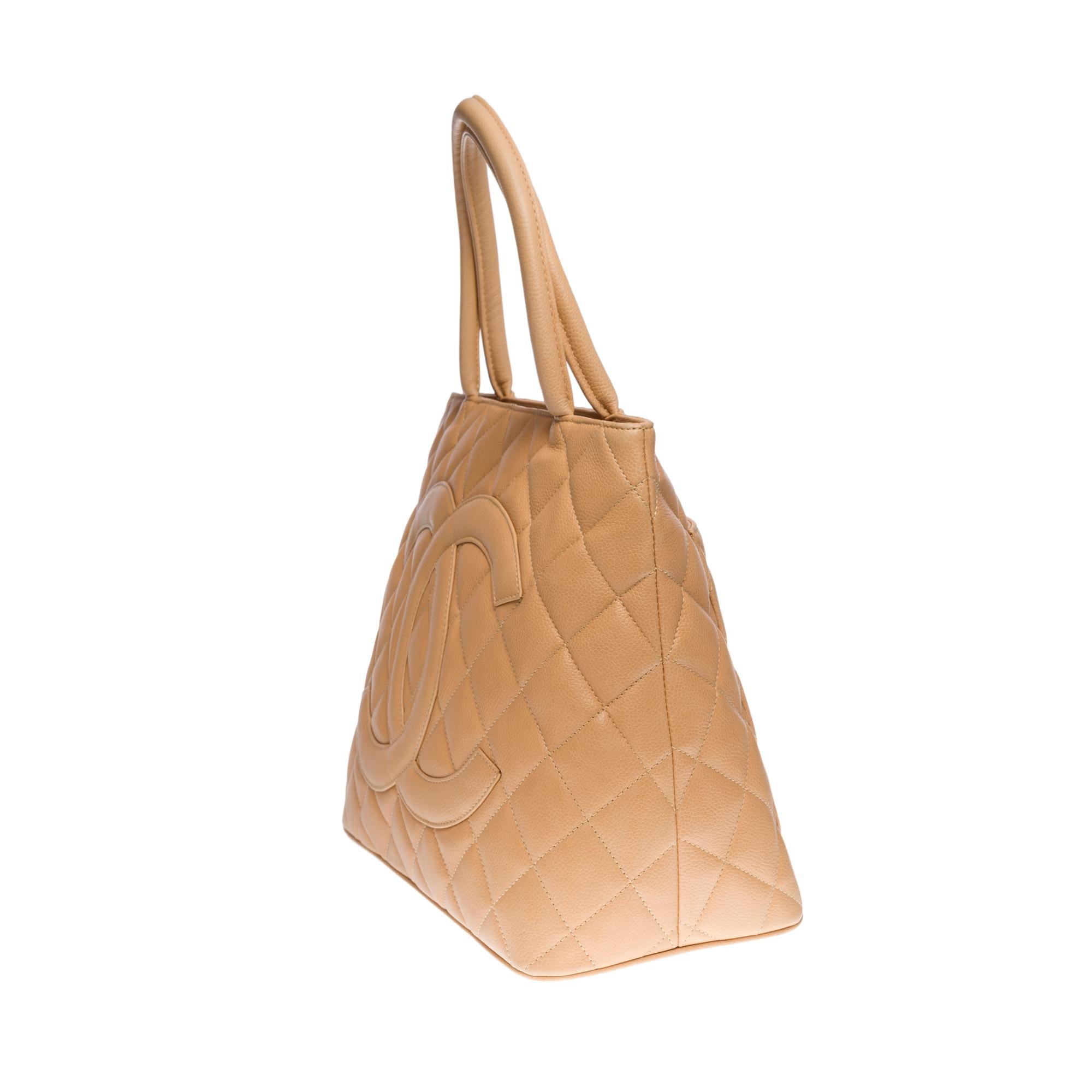 Beige Gorgeous Chanel Médaillon Tote bag in beige caviar quilted leather, SHW