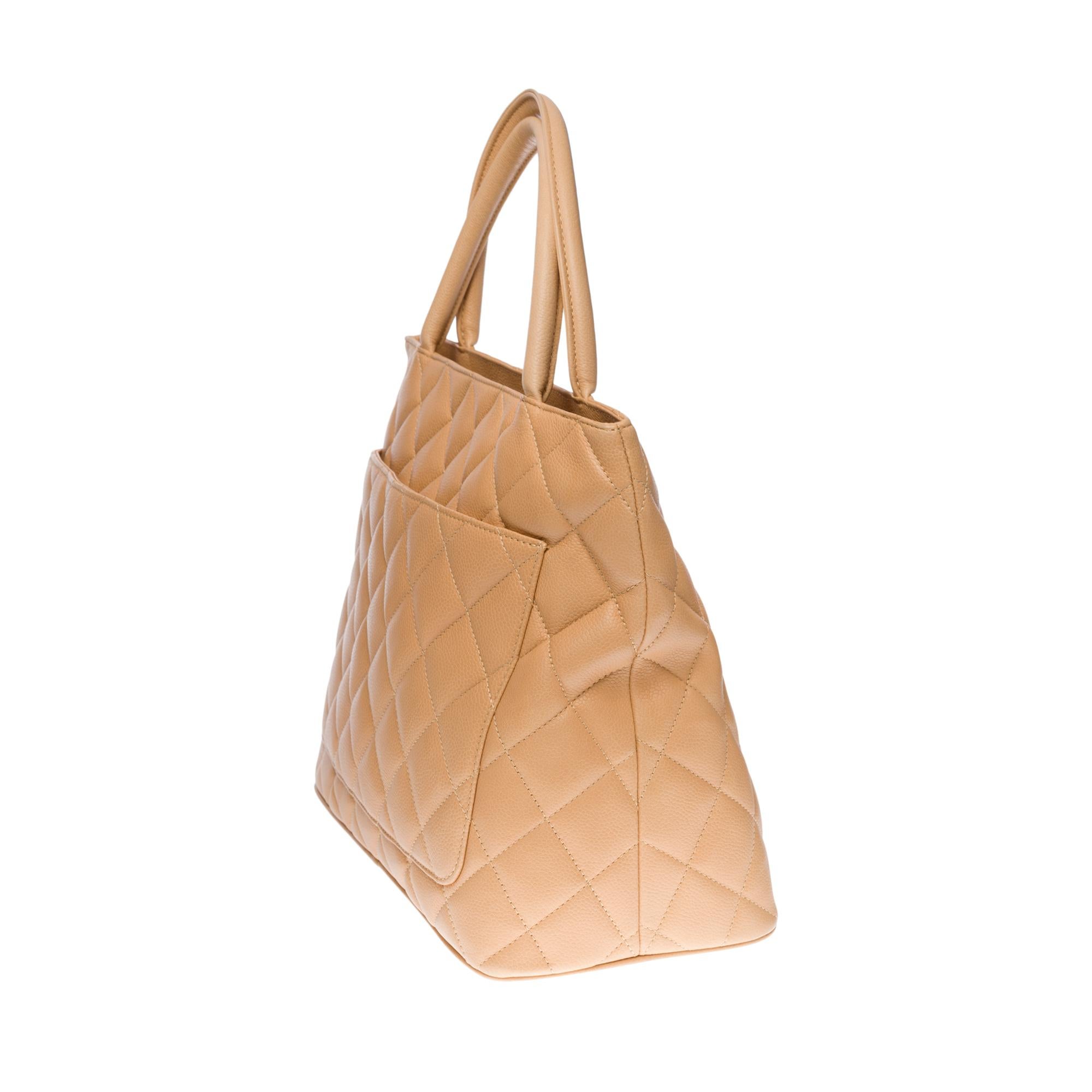 Gorgeous Chanel Médaillon Tote bag in beige caviar quilted leather, SHW In Excellent Condition In Paris, IDF