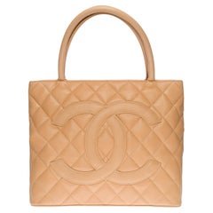 Gorgeous Chanel Médaillon Tote bag in beige caviar quilted leather, SHW