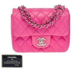 Magnifique sac à bandoulière Mini Timeless de Chanel en cuir matelassé rose, SHW
