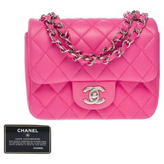 Wunderschöne Chanel Mini Timeless Umhängetasche mit Überschlag aus gestepptem Leder in Rosa, SHW