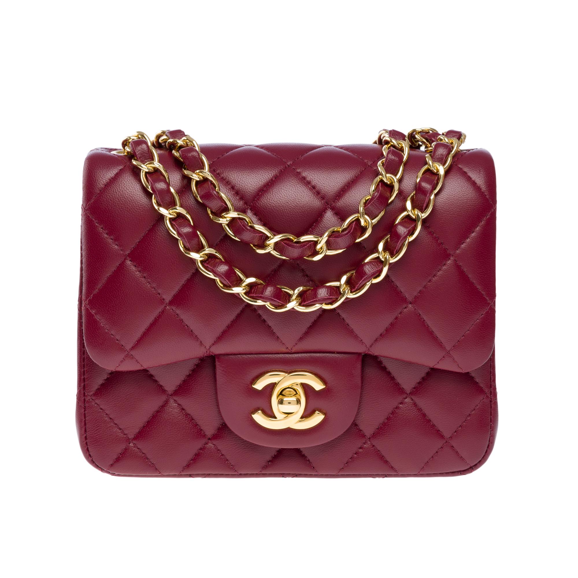 Gorgeous Chanel Mini Timeless Shoulder flap bag in Plum quilted leather, GHW In Excellent Condition For Sale In Paris, IDF