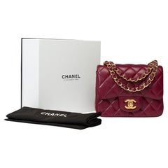 Wunderschöne Chanel Mini Timeless Umhängetasche mit Klappe aus pflaumenfarbenem gestepptem Leder, GHW