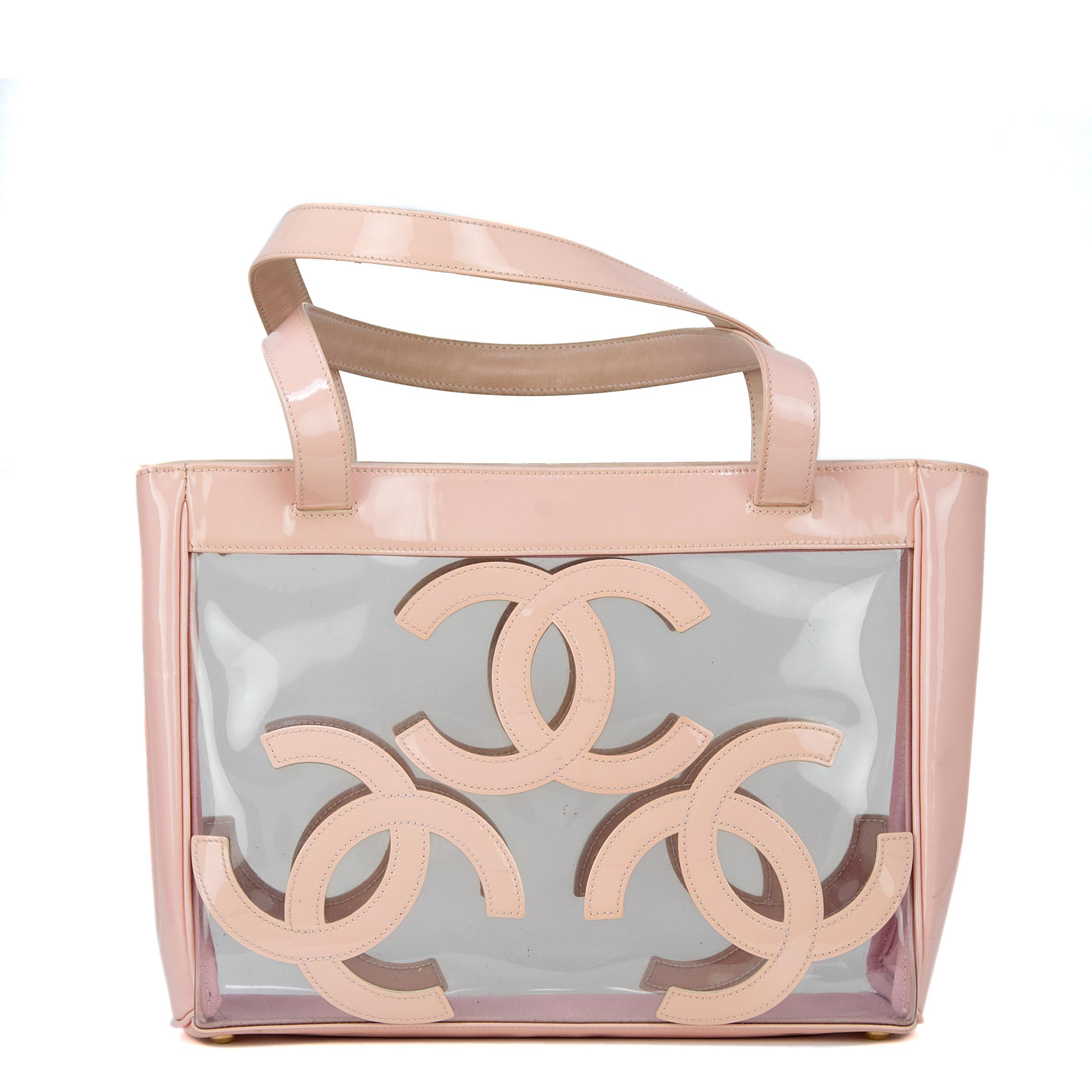 Gorgeous Chanel Nude / Pale Pink patent leather CC Logo Clear Tote Bag For Sale 2