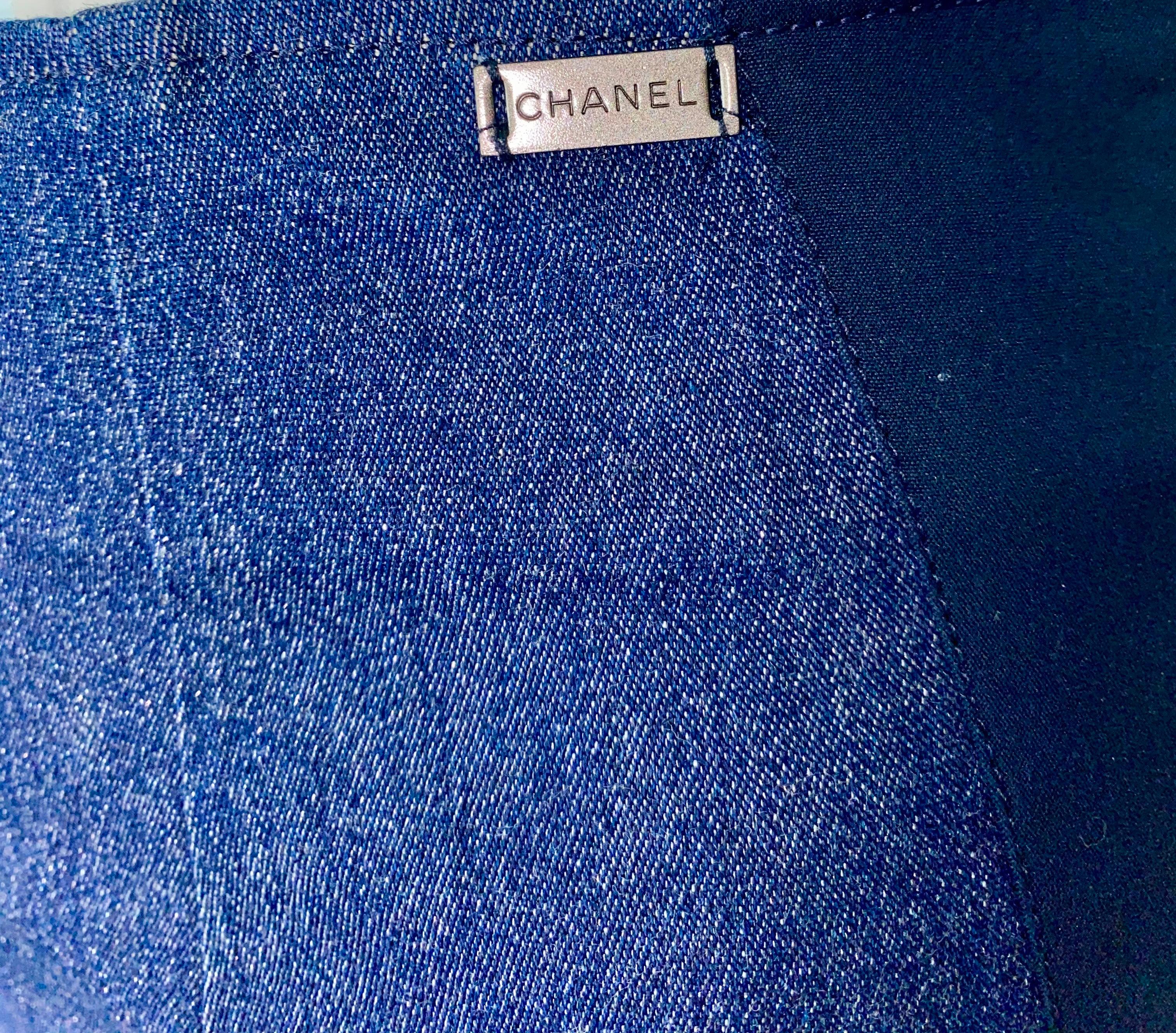CHANEL Jupe de style smoking en jean bleu scintillant 34 en vente 1