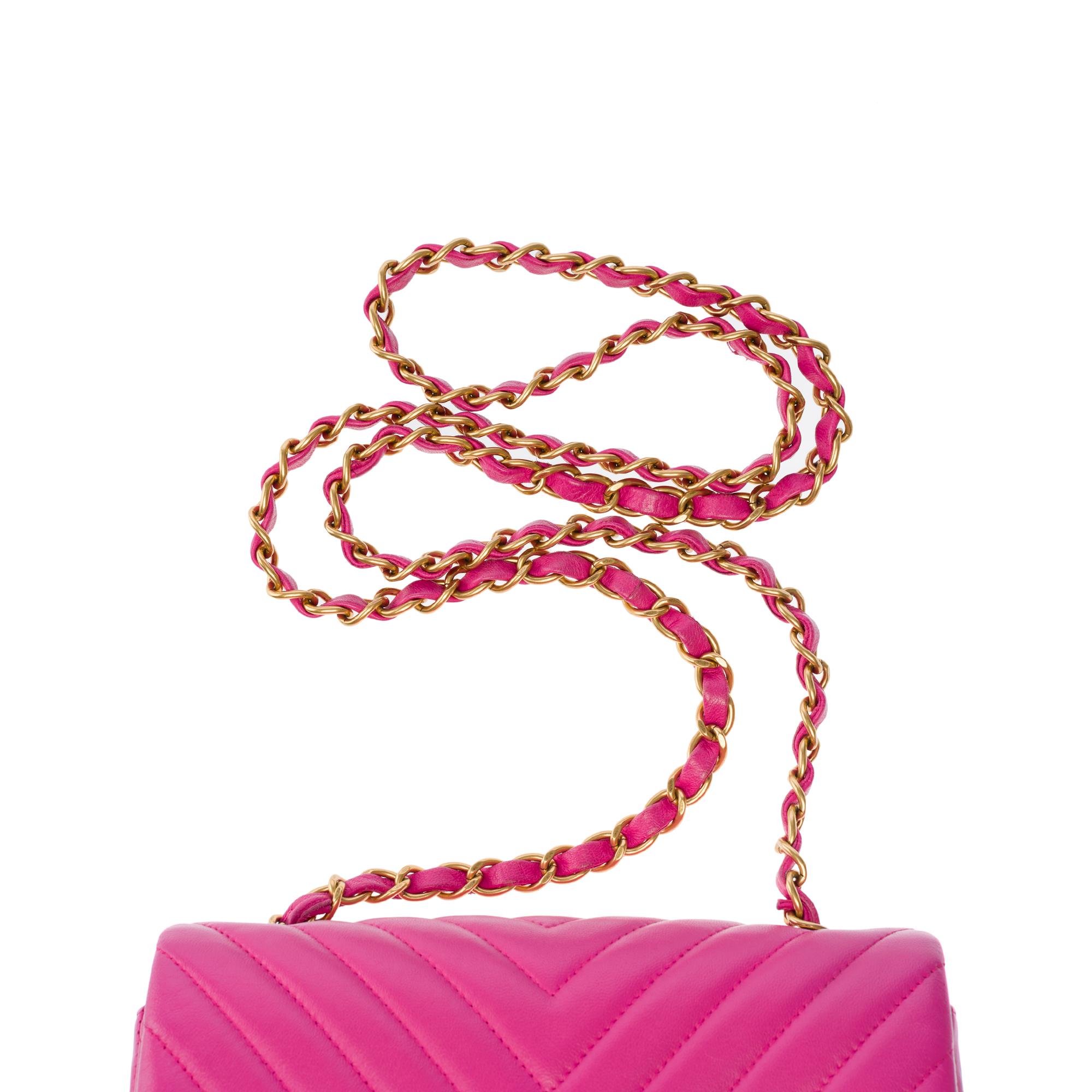 Gorgeous Chanel Timelesss Mini shoulder flap bag in Pink chevron leather, GHW For Sale 5