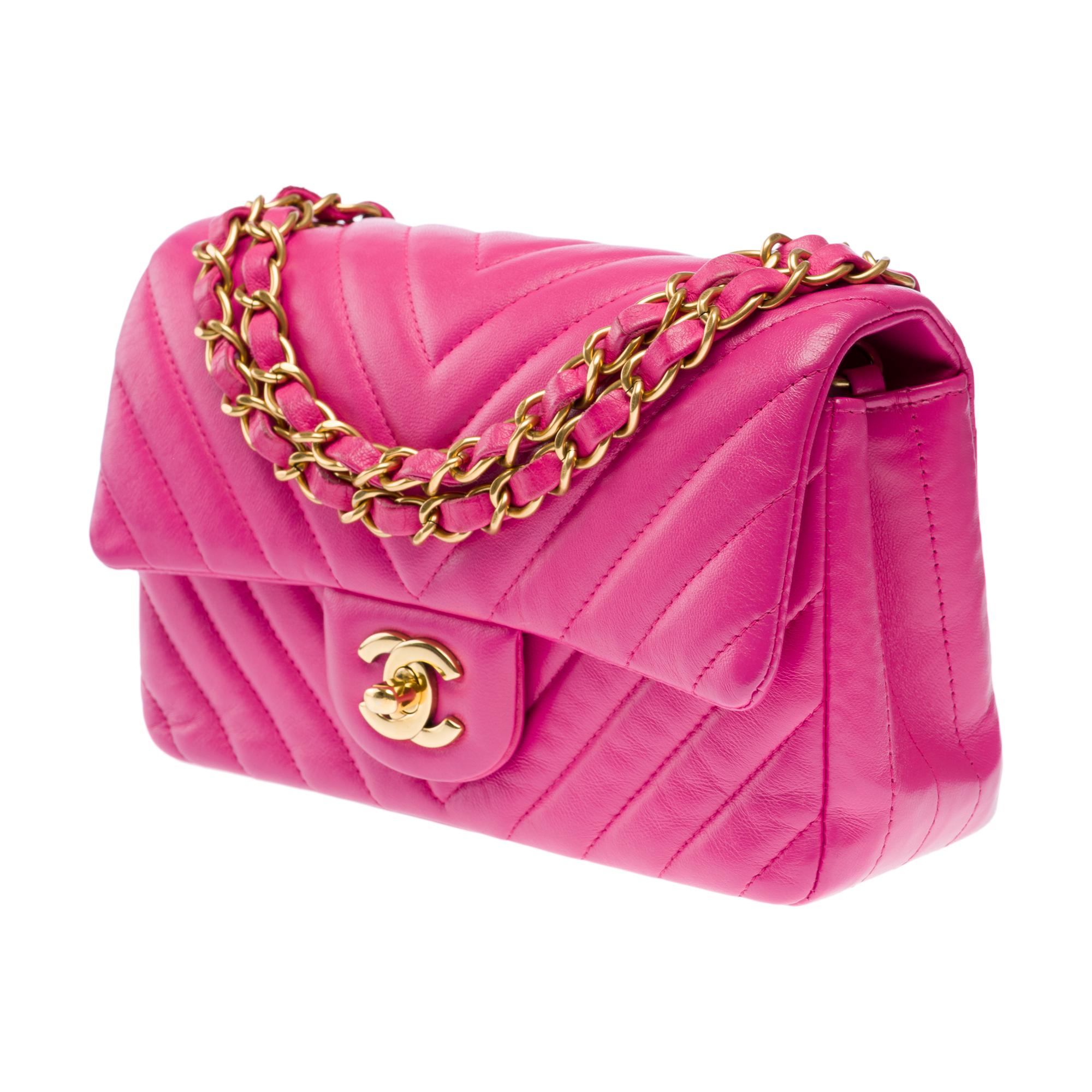 Women's Gorgeous Chanel Timelesss Mini shoulder flap bag in Pink chevron leather, GHW For Sale