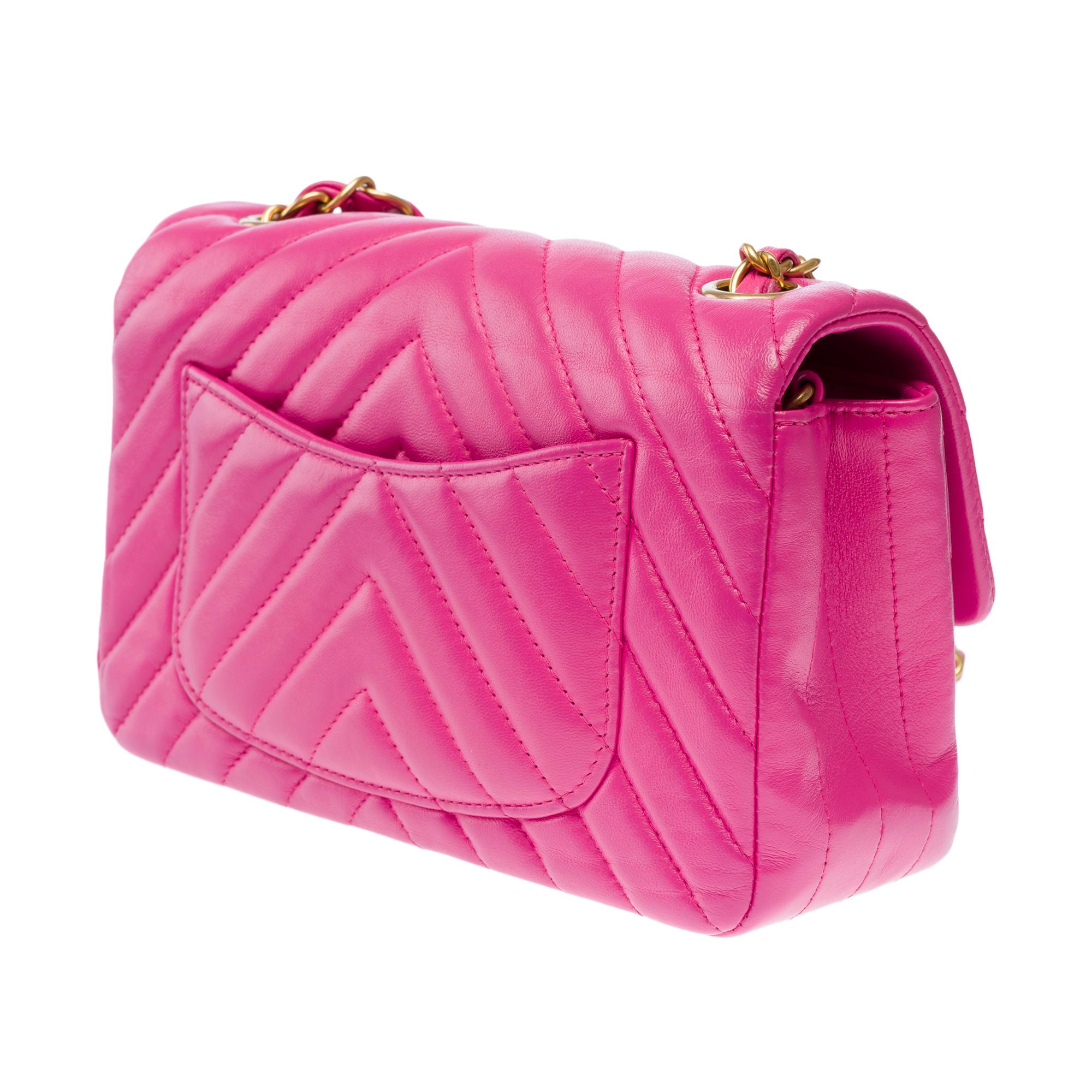 Gorgeous Chanel Timelesss Mini shoulder flap bag in Pink chevron leather, GHW For Sale 1