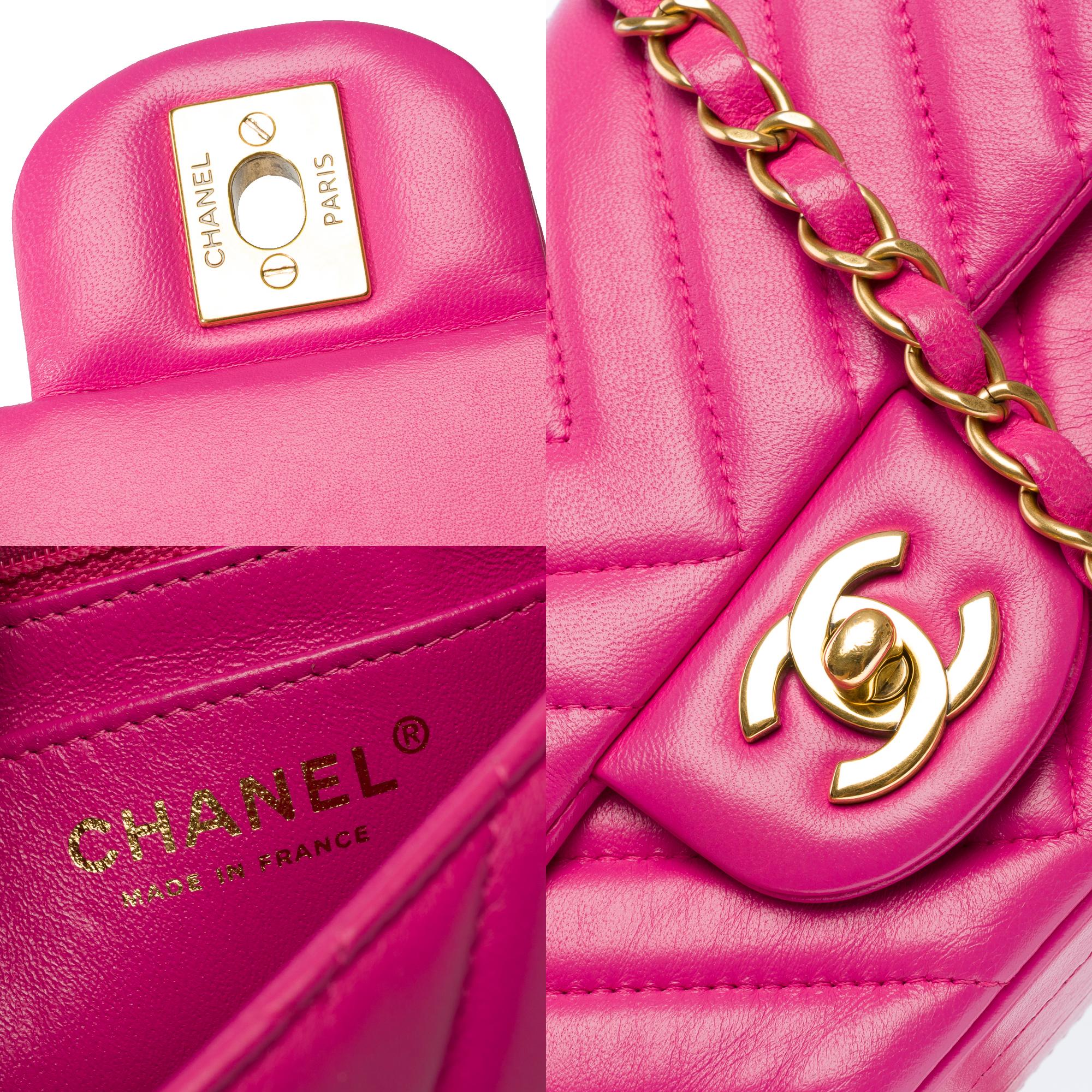Gorgeous Chanel Timelesss Mini shoulder flap bag in Pink chevron leather, GHW For Sale 2