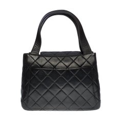 Gorgeous Chanel Tote bag in black quilted leather, GHW