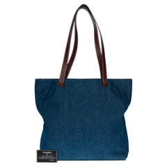 Gorgeous Chanel Tote Bag in blue denim and brown leather, GHW
