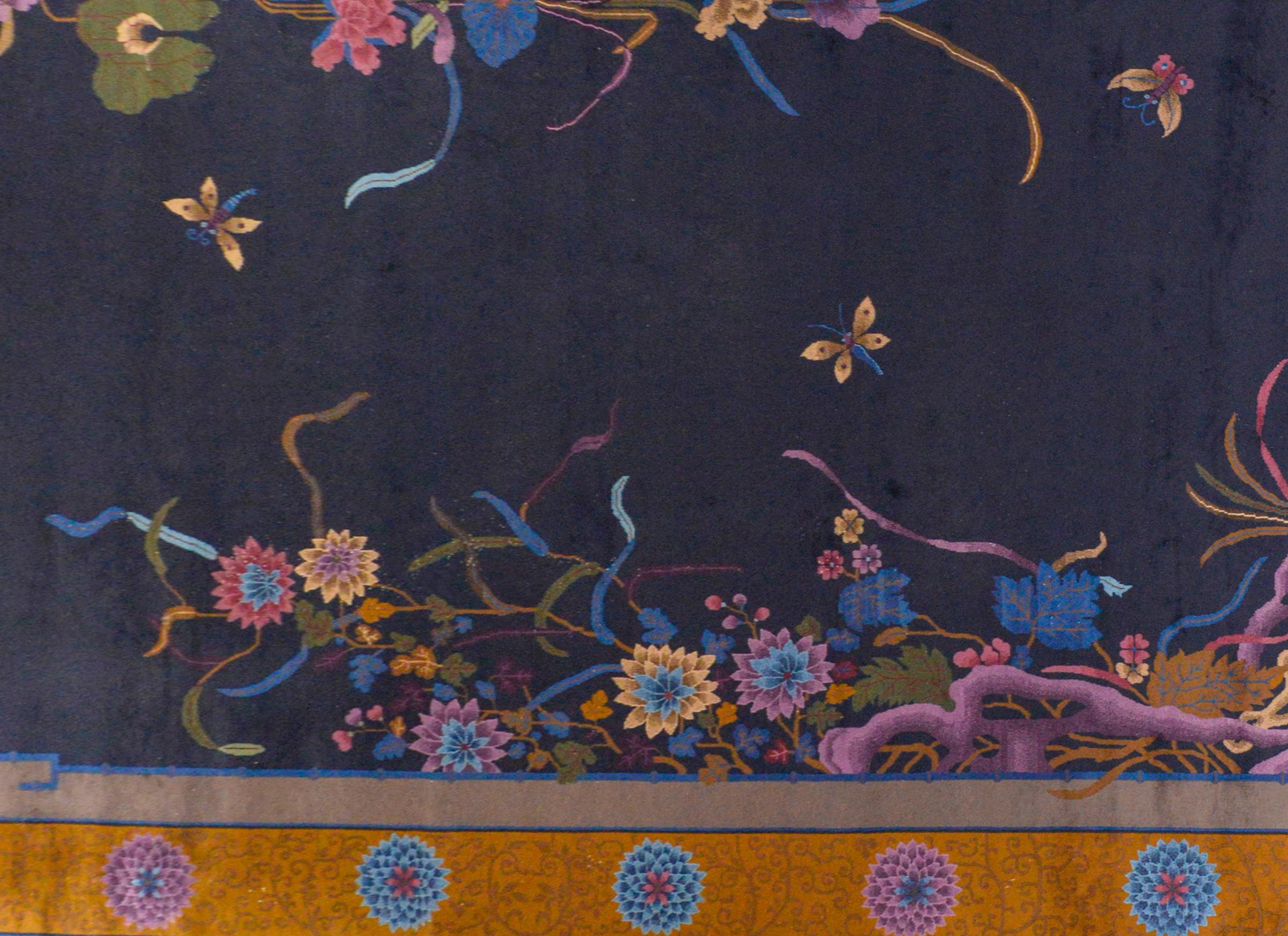 Gorgeous Chinese Art Deco Rug In Good Condition For Sale In Chicago, IL