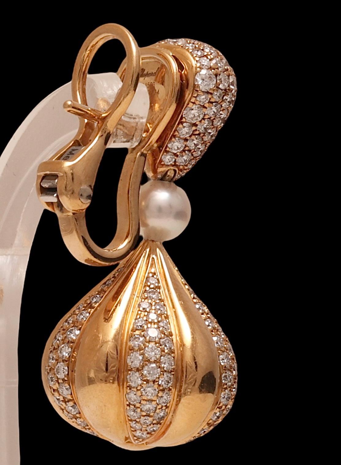 Gorgeous Chopard Earrings 18 kt. Yellow gold With Diamonds For Sale 2
