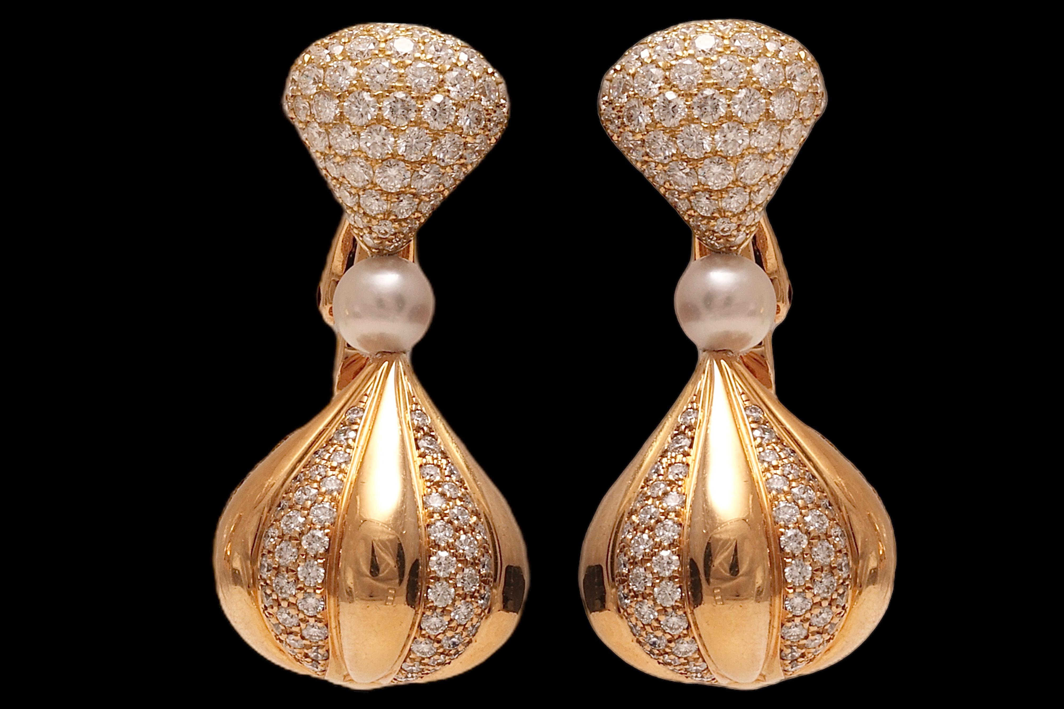 Gorgeous Chopard Earrings 18 kt. Yellow gold With Diamonds For Sale 3