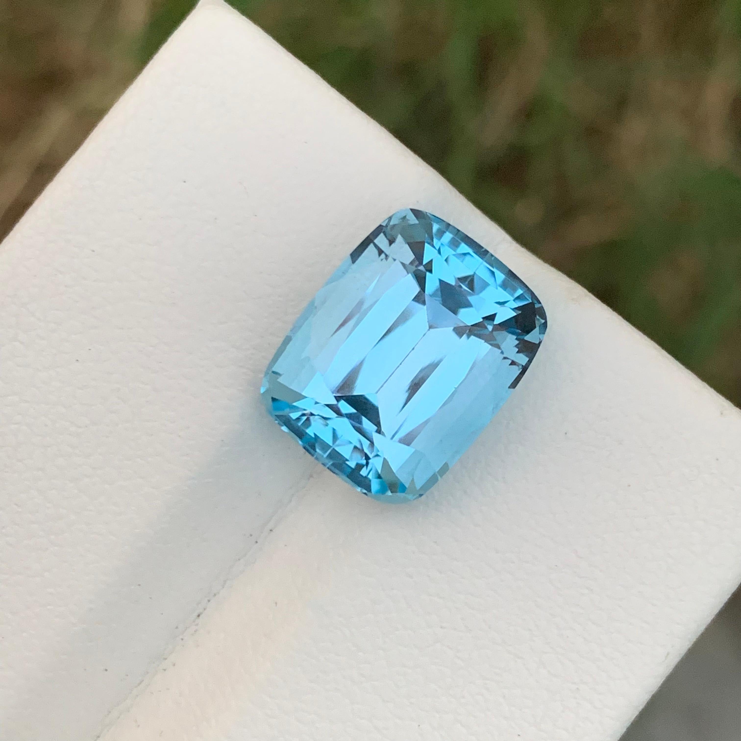 Wunderschöner sauberer facettierter Himmelblauer Topas 12 Karat in brasilianischer Minenschliff-Form im Angebot 3