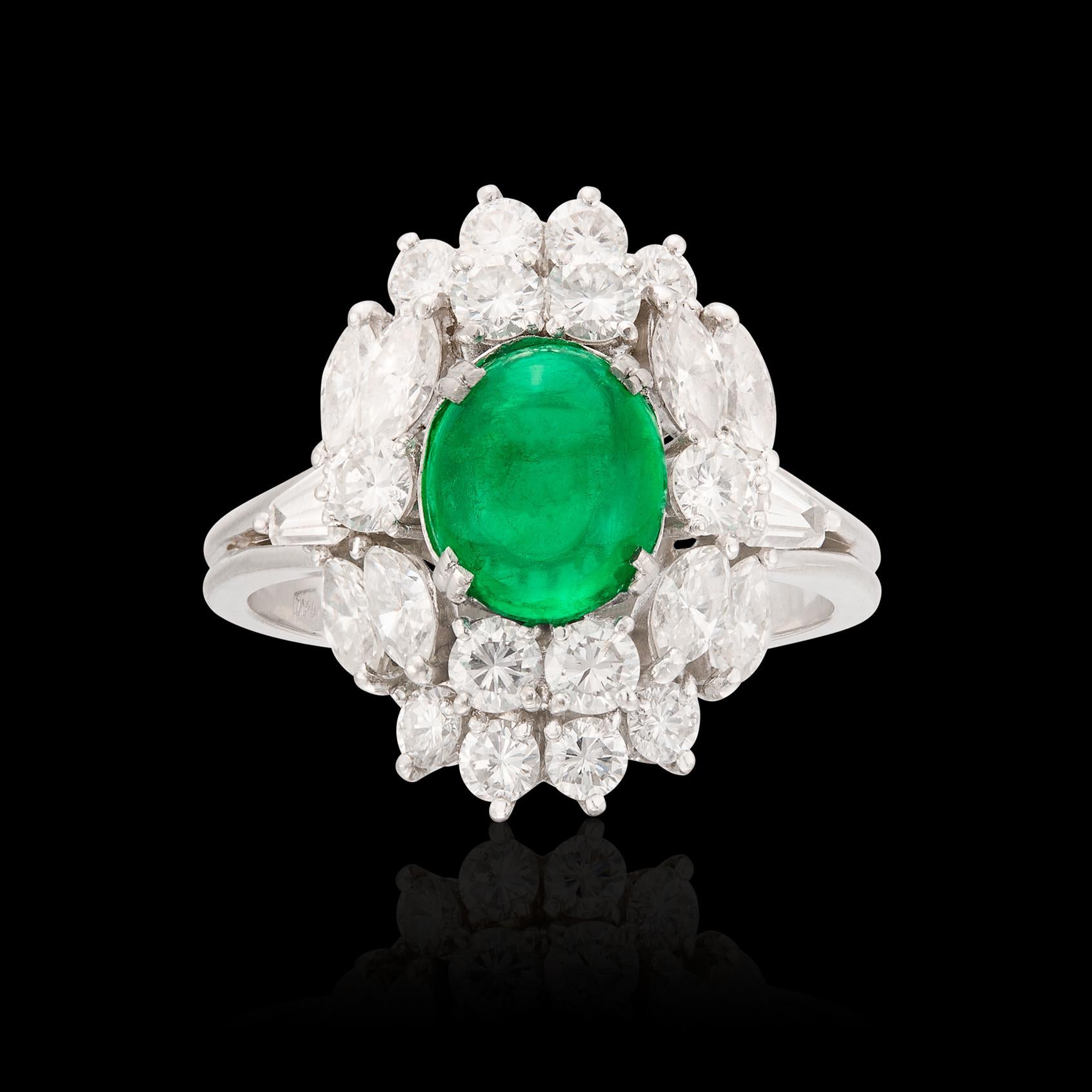 Art Déco Splendido anello con smeraldo e diamanti colombiani in vendita
